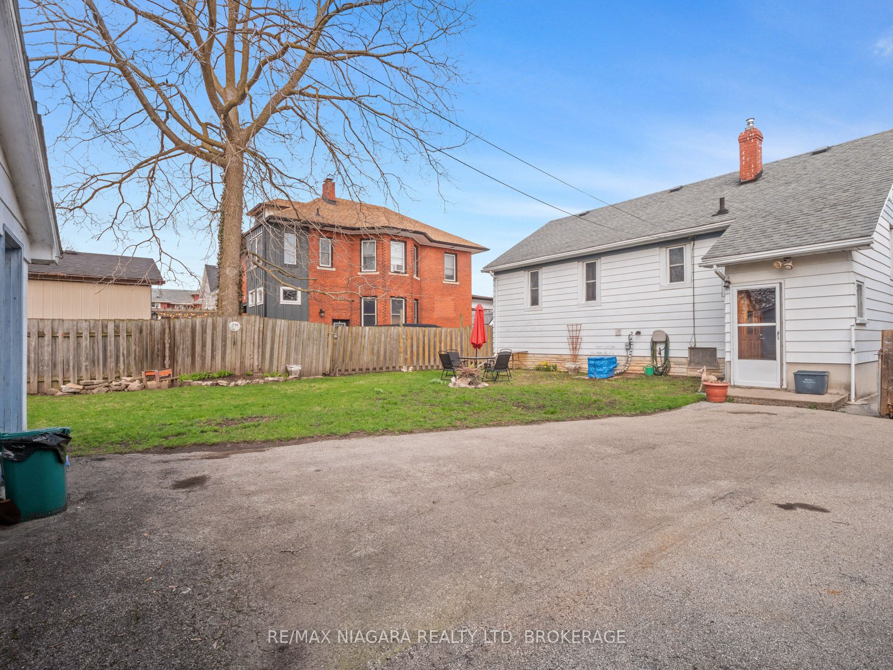 215 Phipps Street Property Photo 28