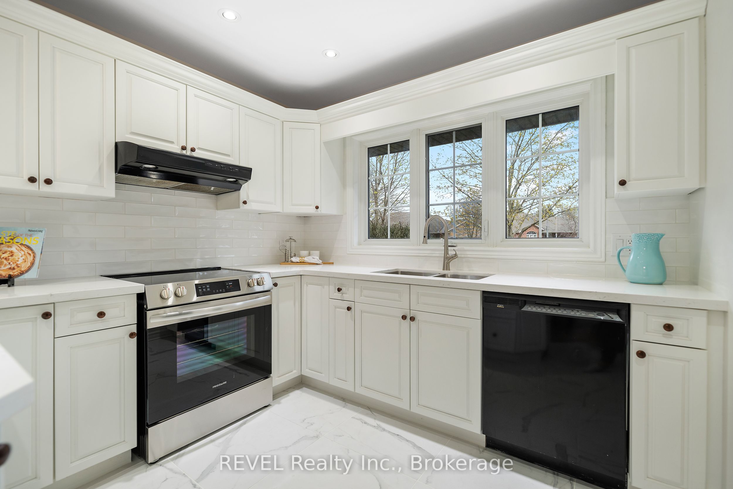 6839 Imperial Court Property Photo 13