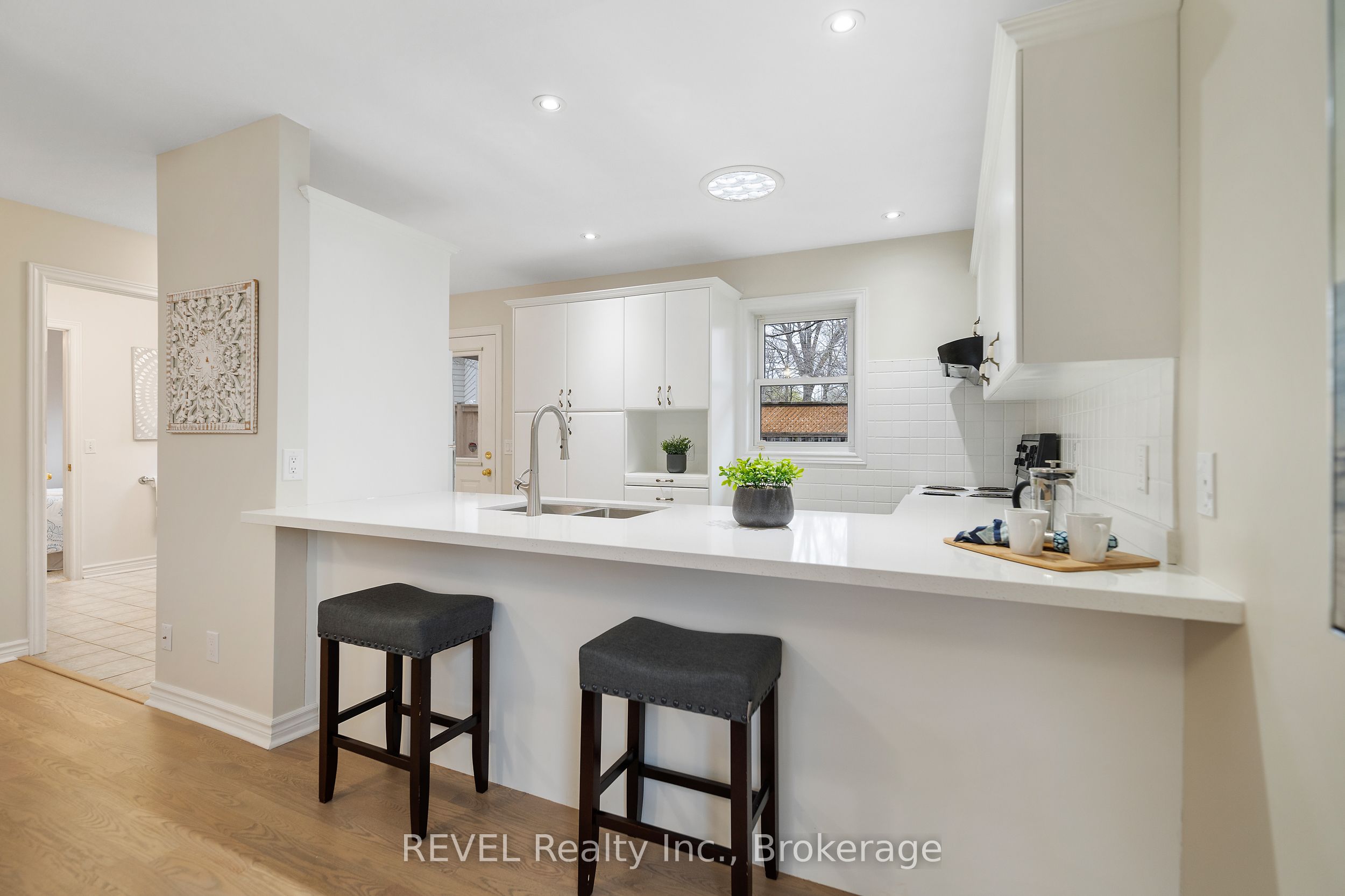 6839 Imperial Court Property Photo 18