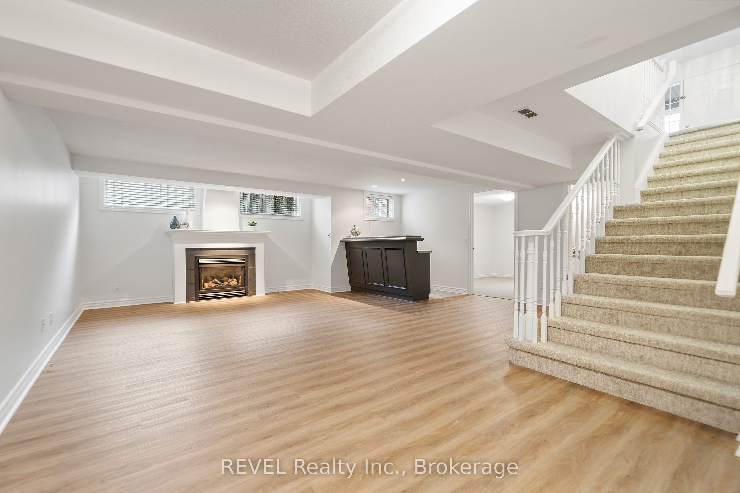 6839 Imperial Court Property Photo 24