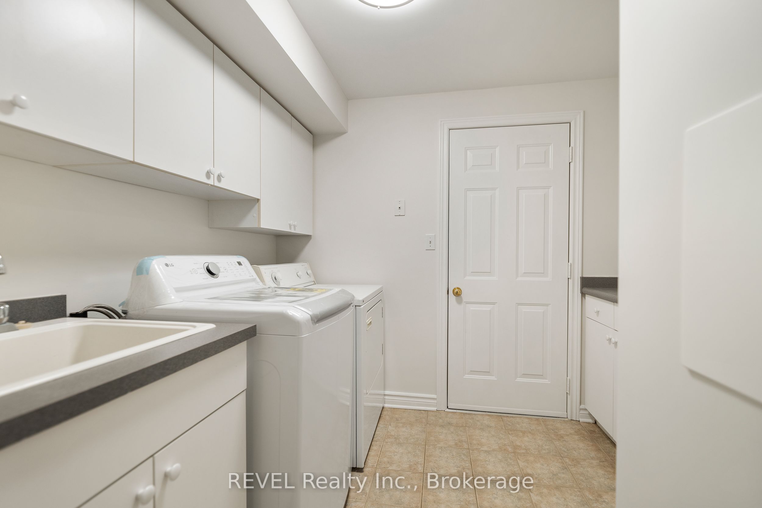 6839 Imperial Court Property Photo 26