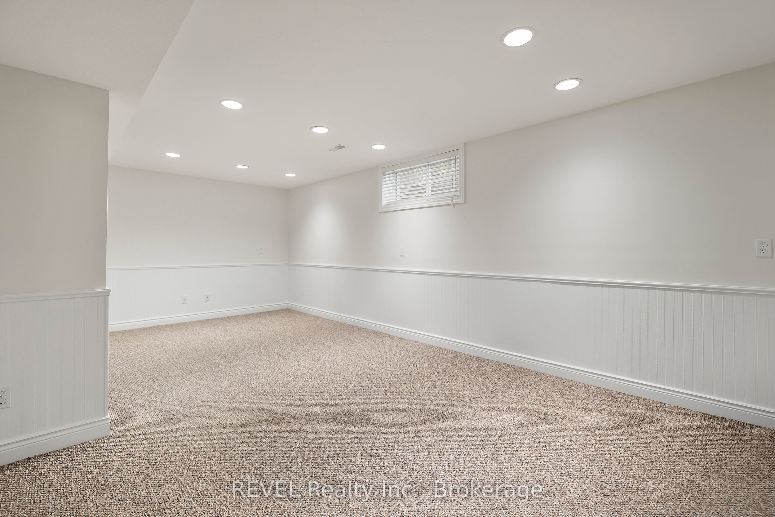 6839 Imperial Court Property Photo 27