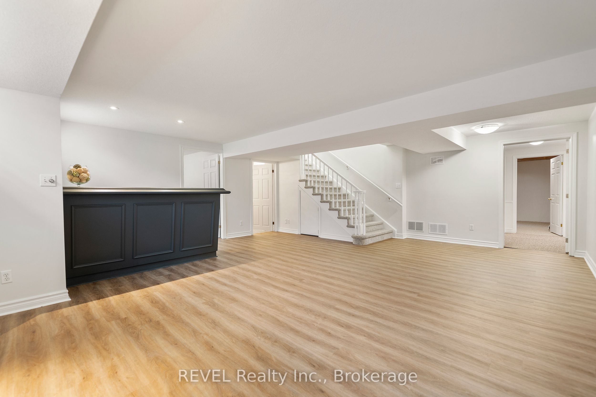 6839 Imperial Court Property Photo 28