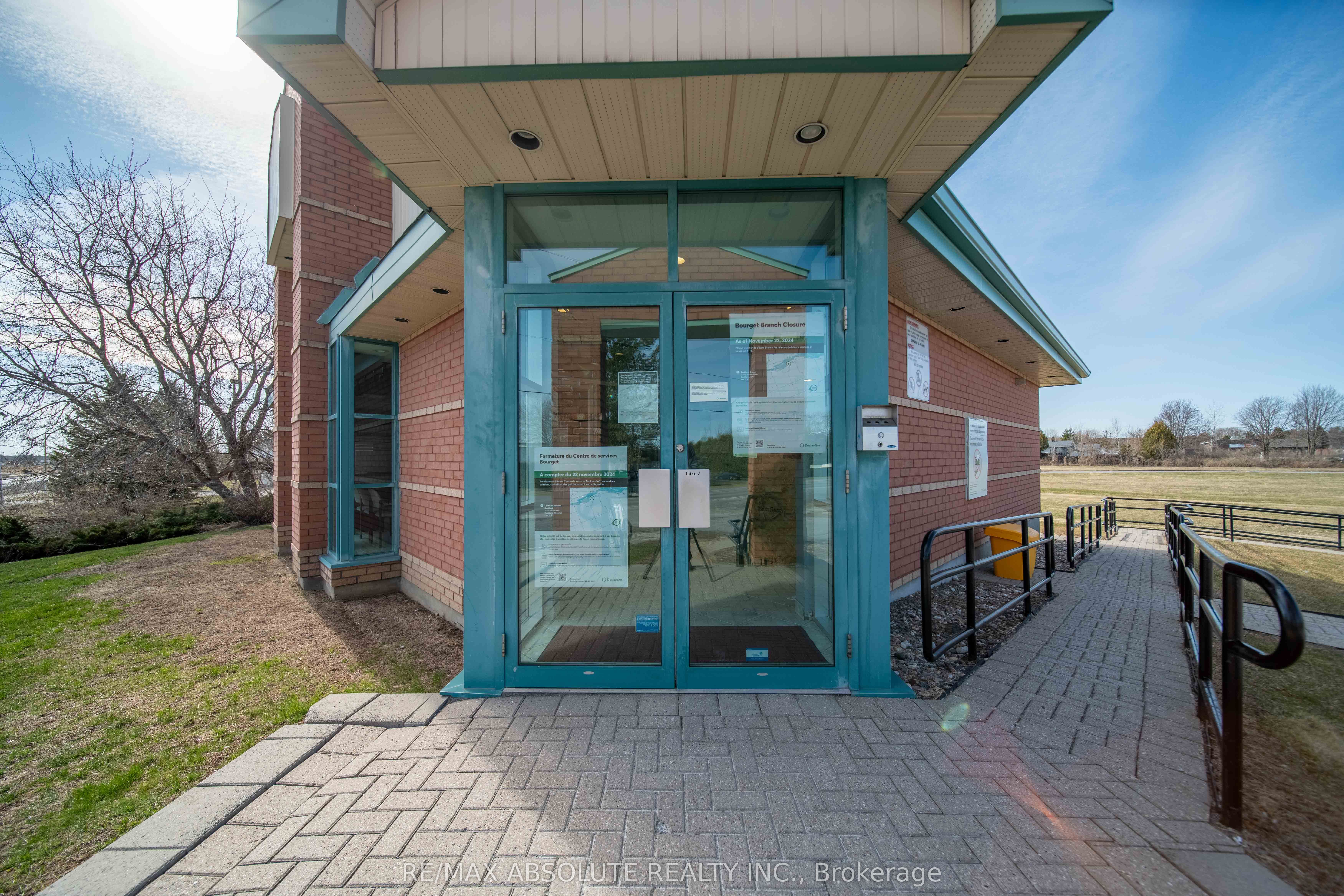 2131 Laval St Property Photo 4