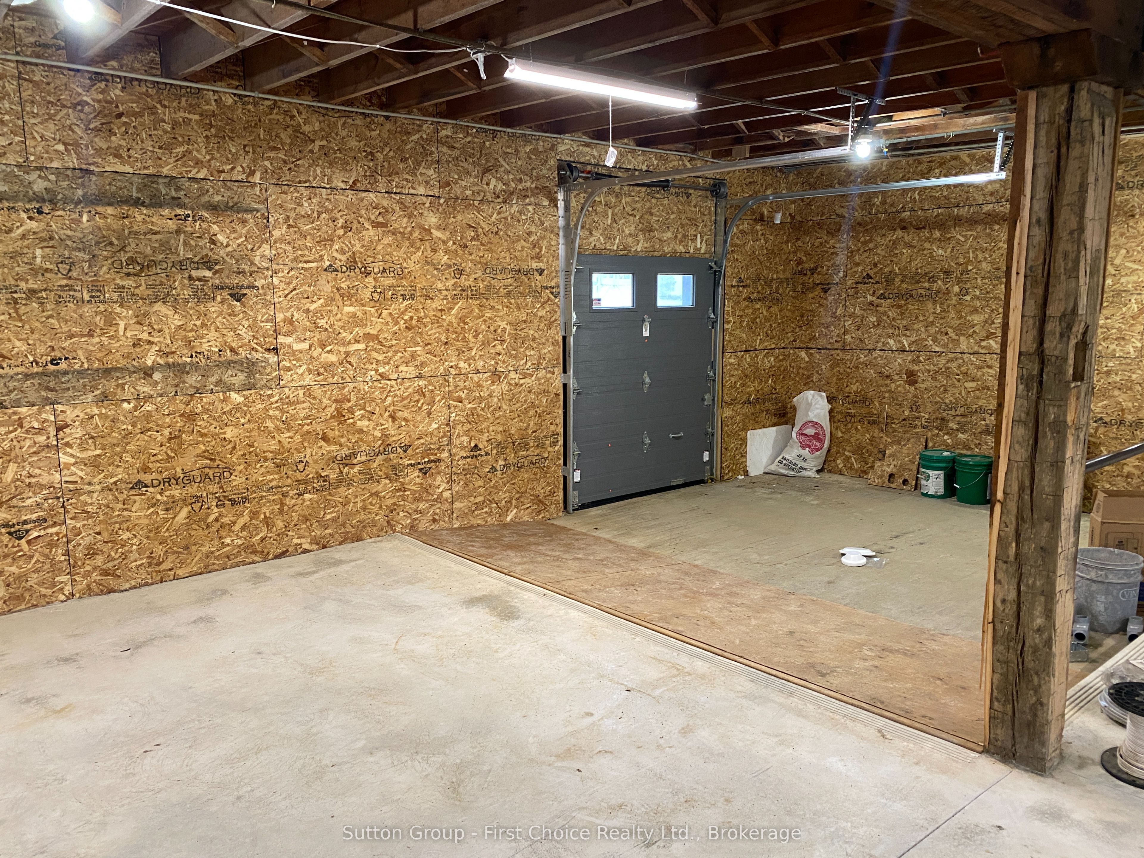 117 Huron Street Property Photo 4