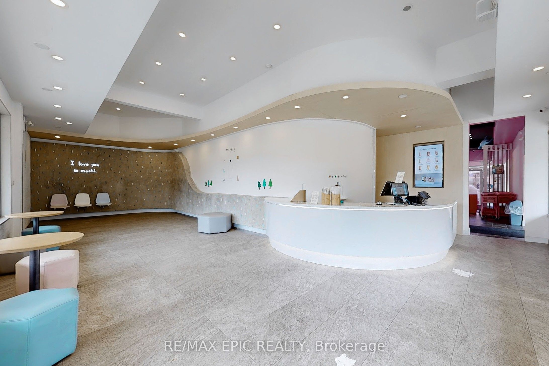 140 University Avenue W 1b Property Photo 2