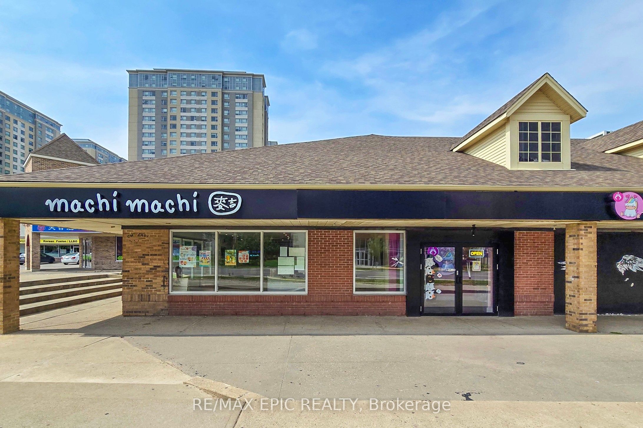 140 University Avenue W 1b Property Photo 6