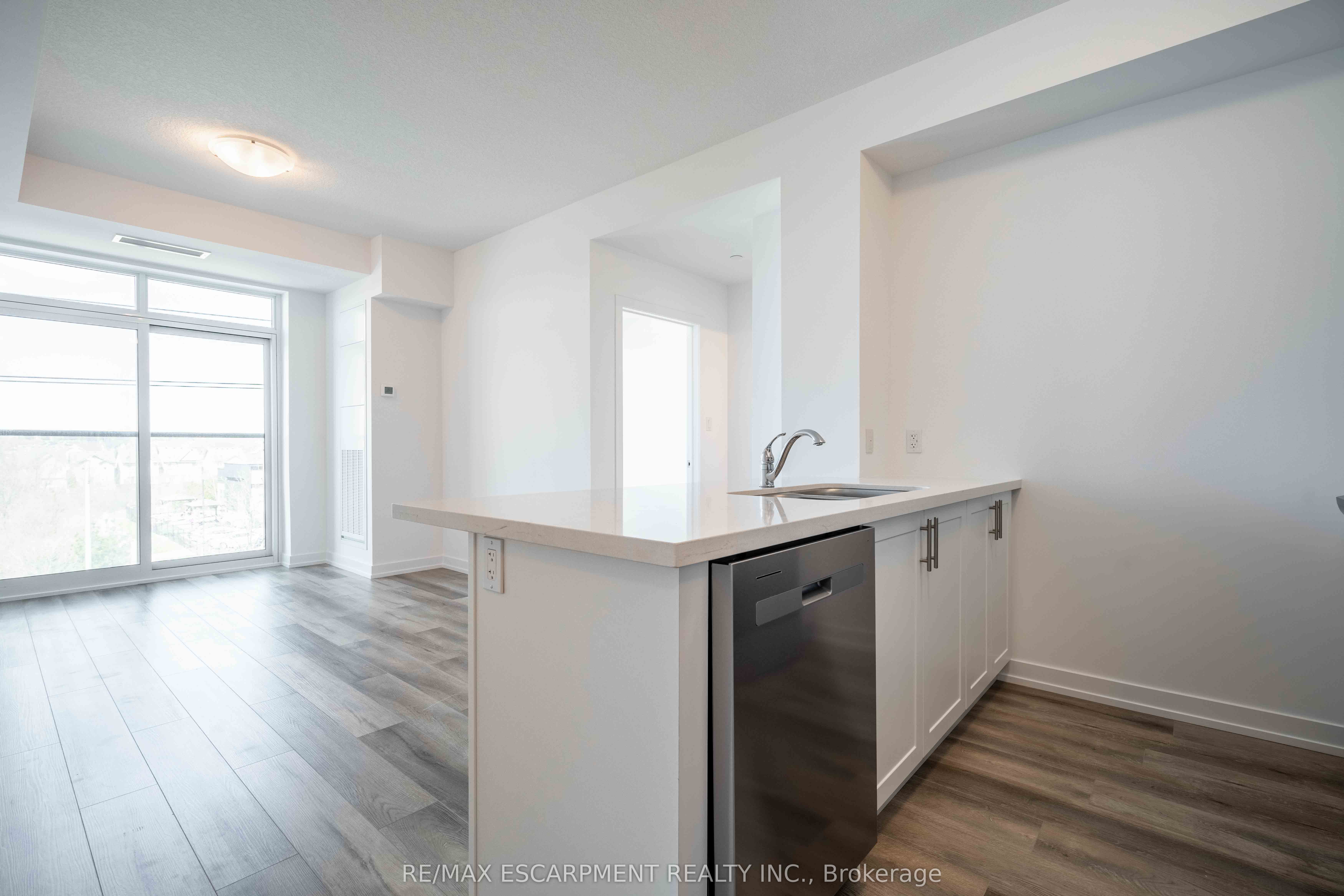 470 Dundas St E Property Photo 4