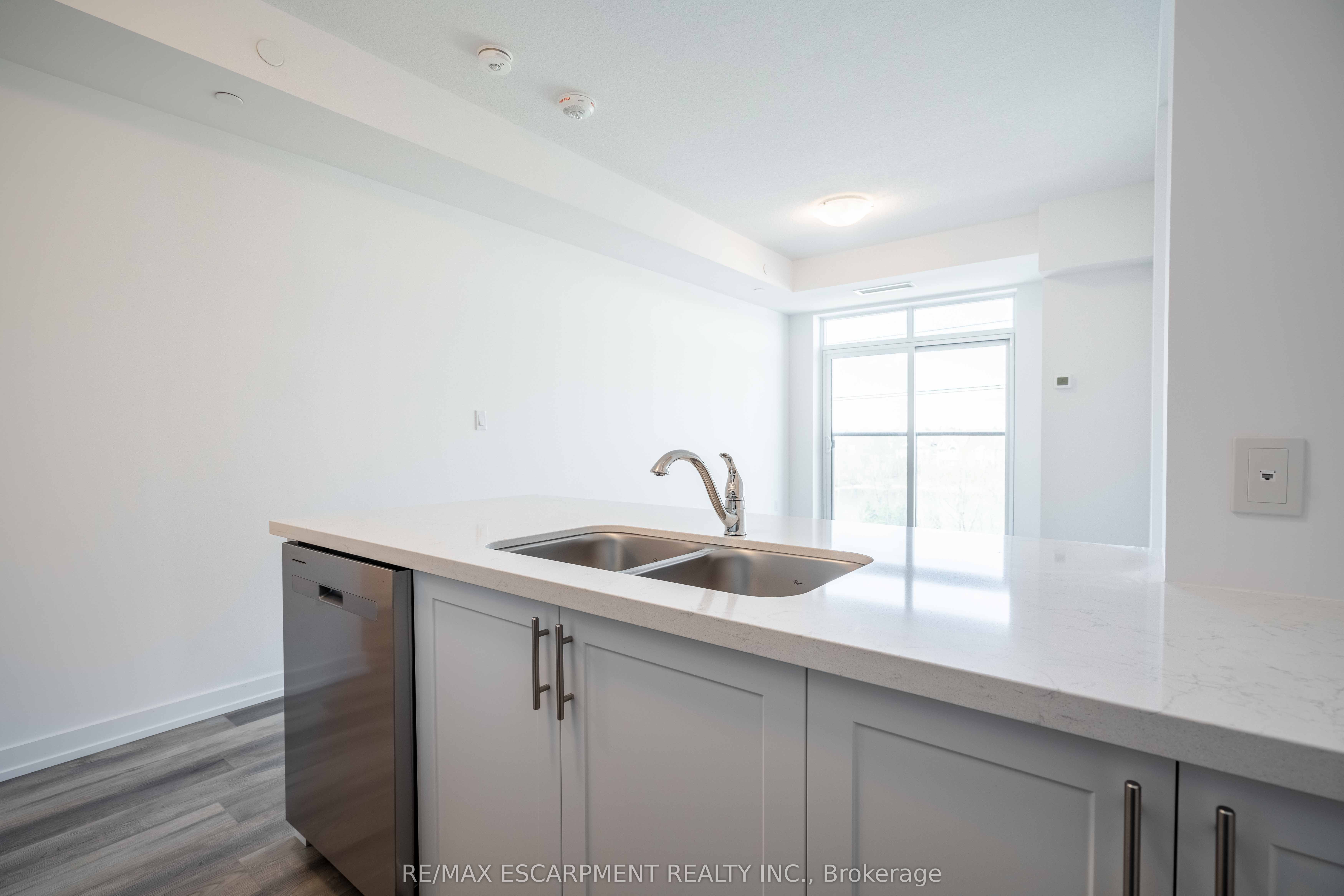 470 Dundas St E Property Photo 9