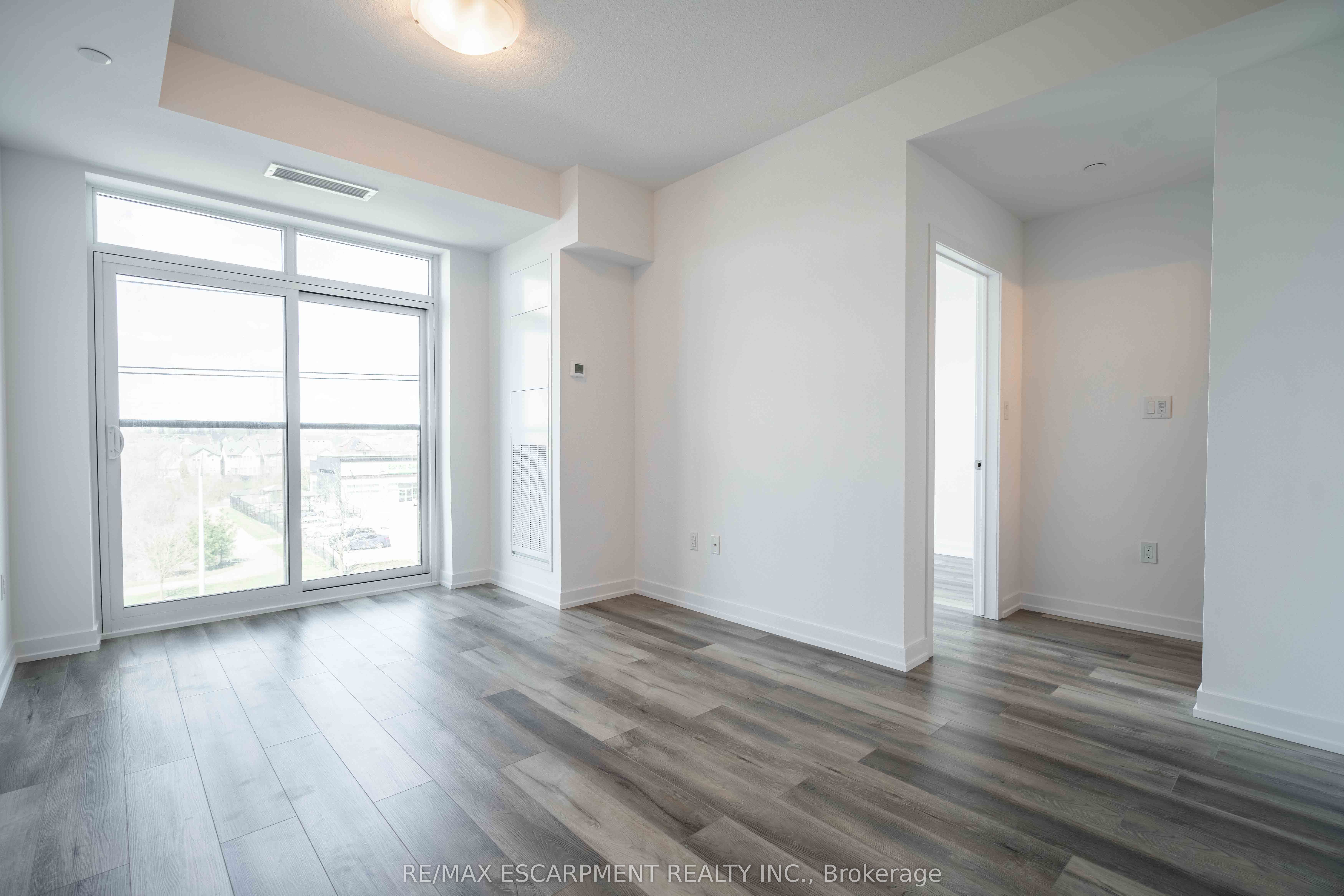 470 Dundas St E Property Photo 10