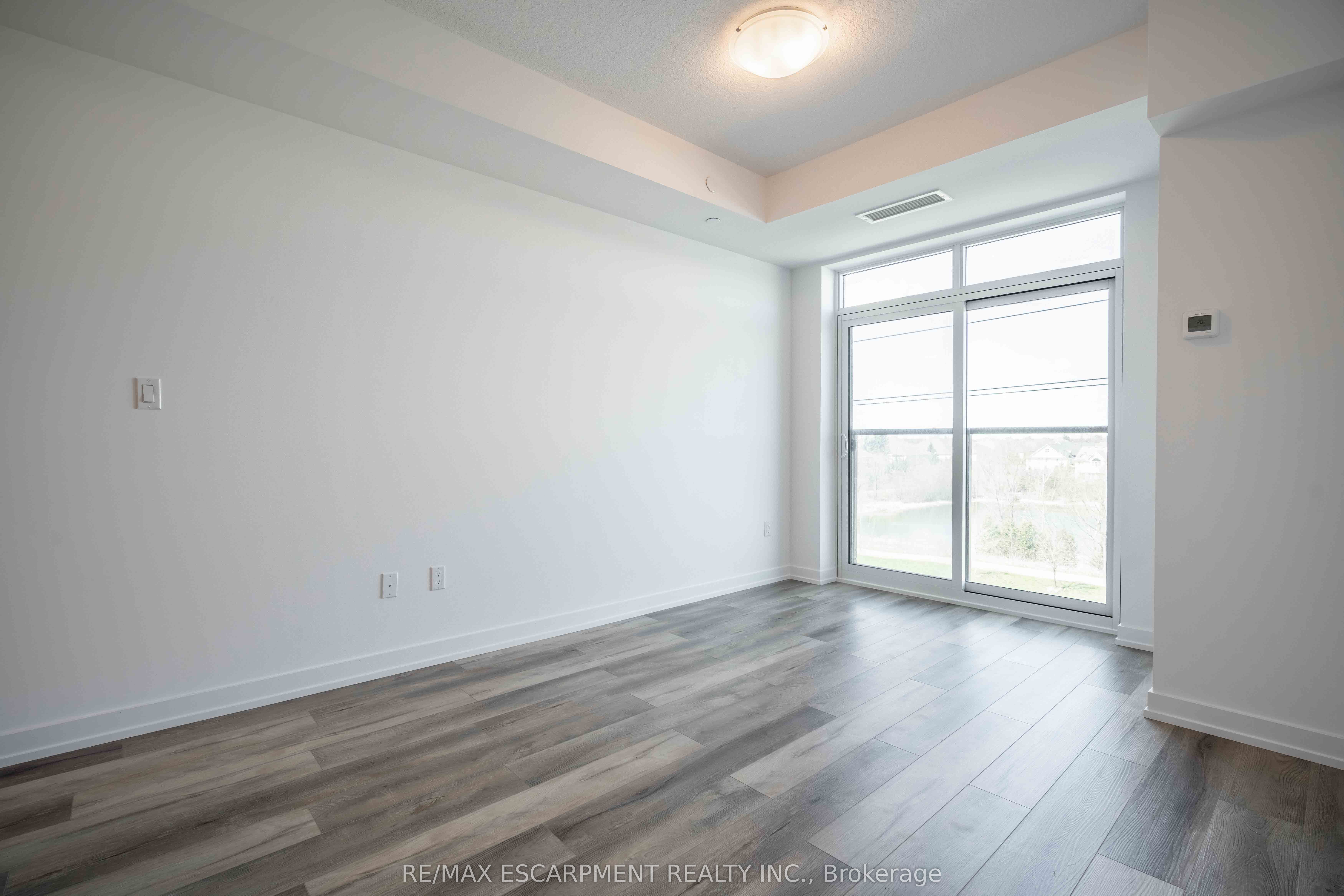 470 Dundas St E Property Photo 11