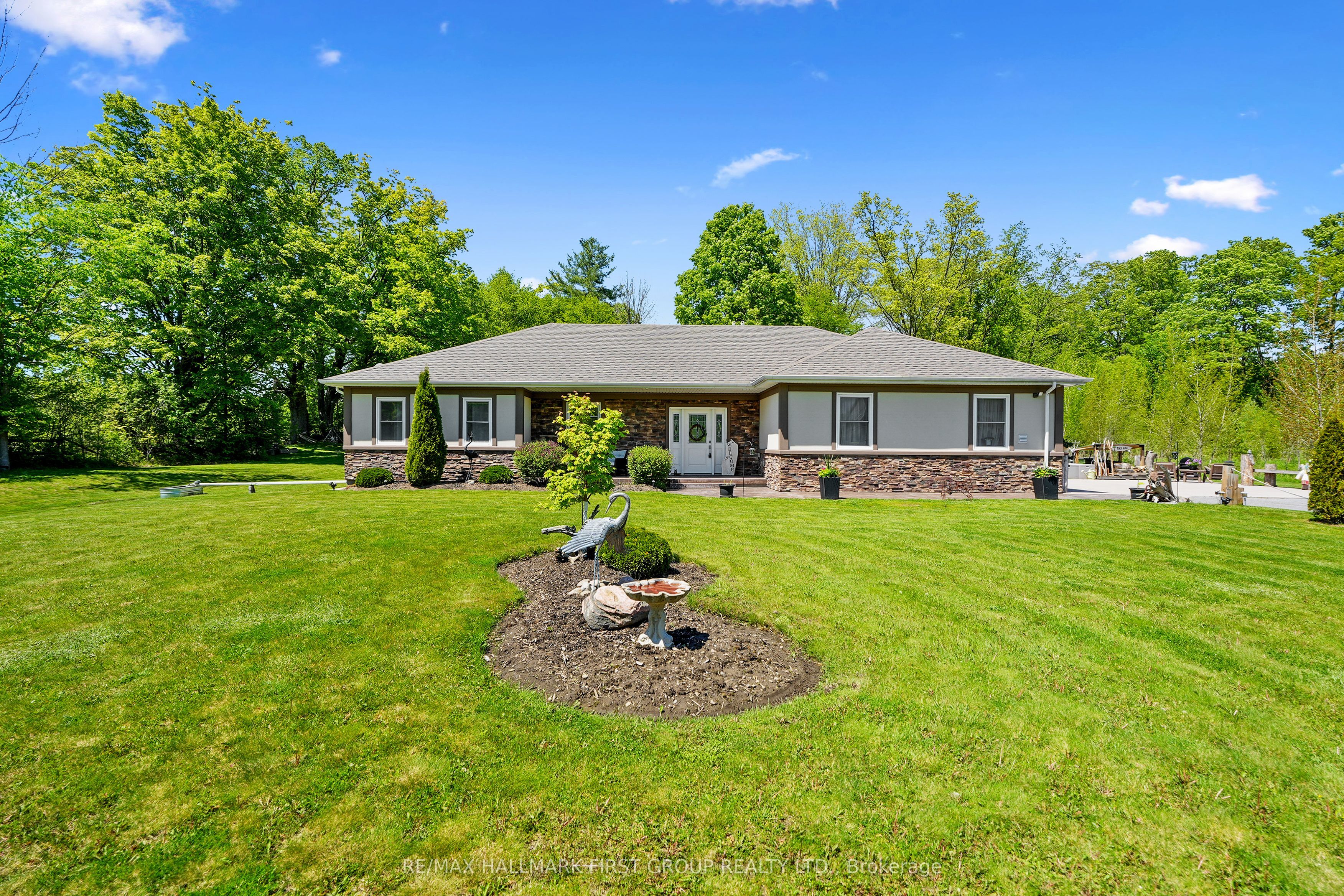 880 Dingman Road Property Photo 1