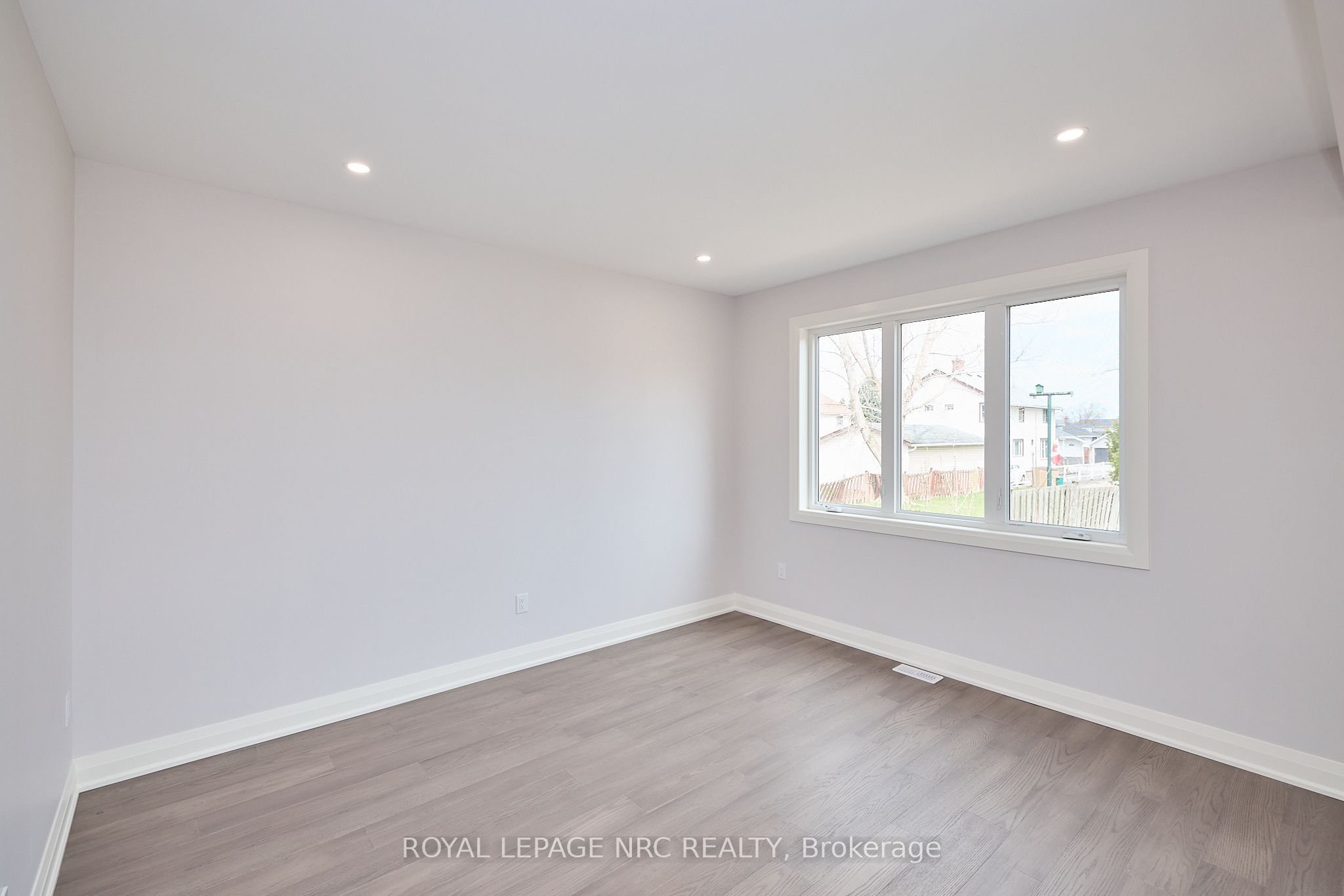 195 Hodgkins Ave Property Photo 13