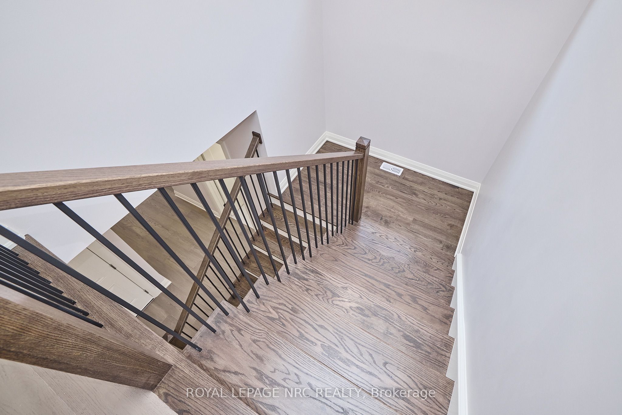 195 Hodgkins Ave Property Photo 14