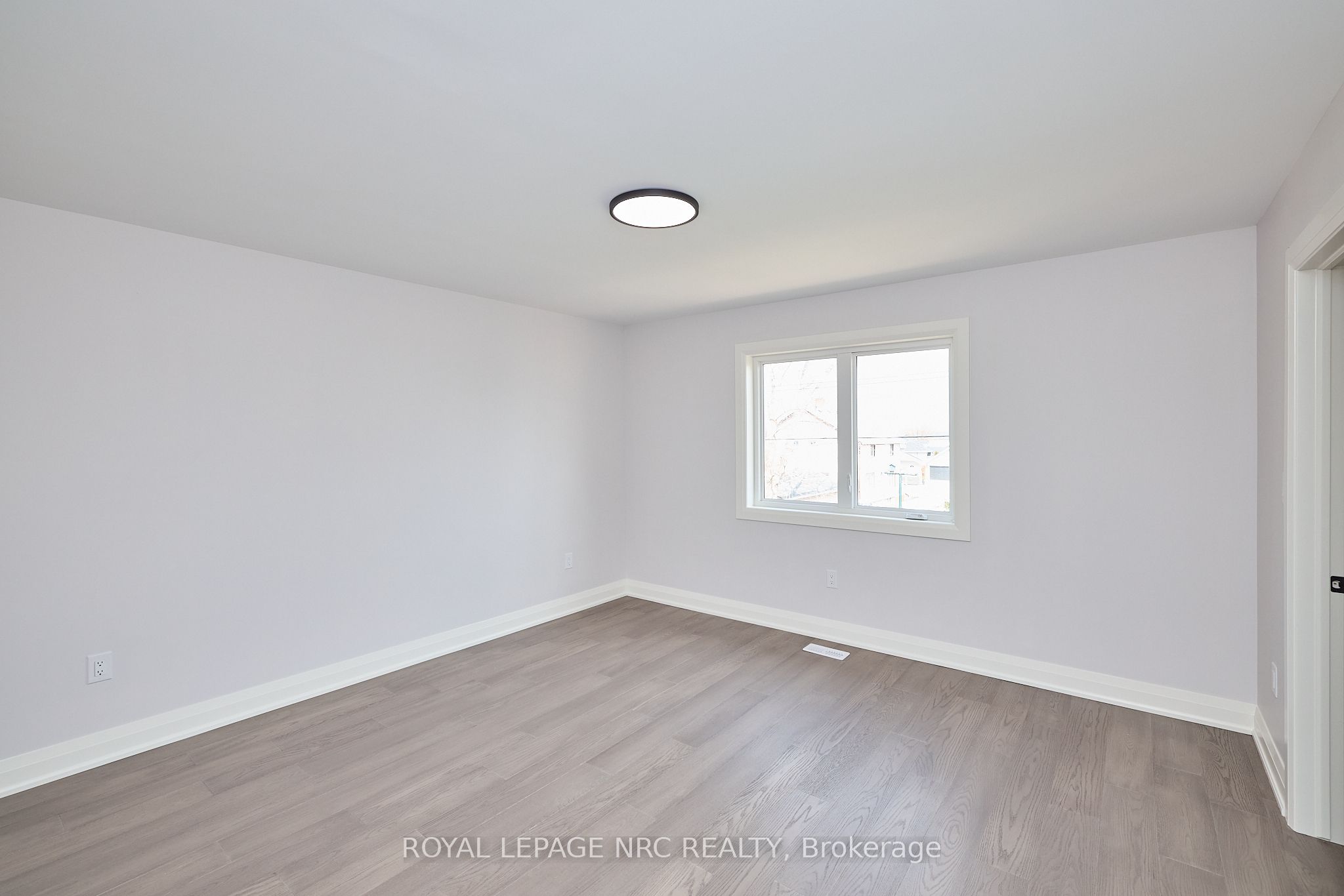 195 Hodgkins Ave Property Photo 24