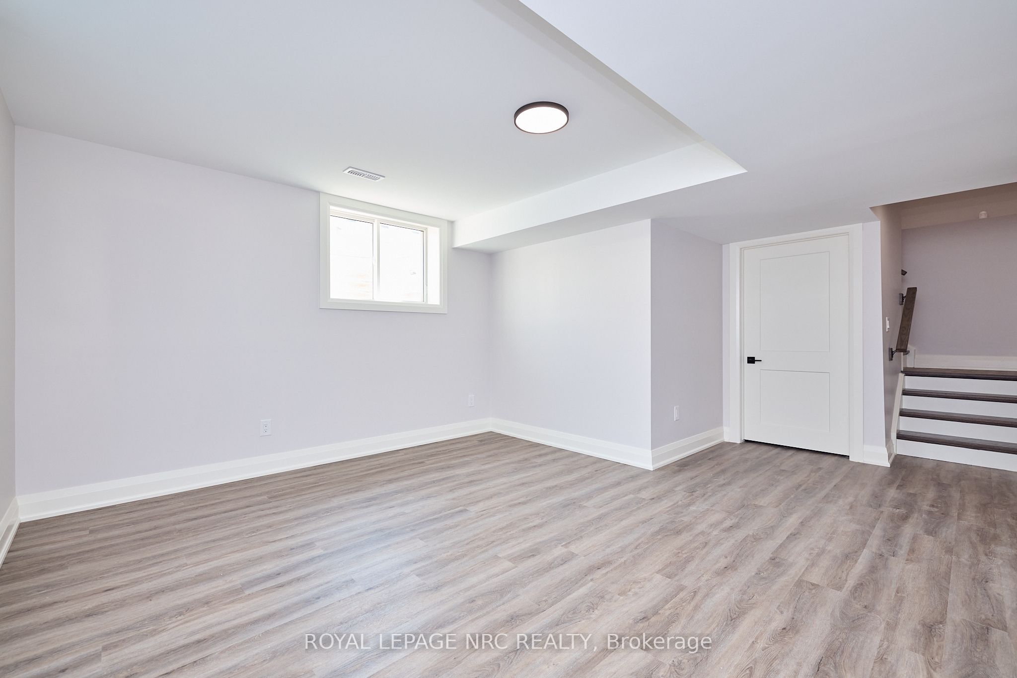 195 Hodgkins Ave Property Photo 33