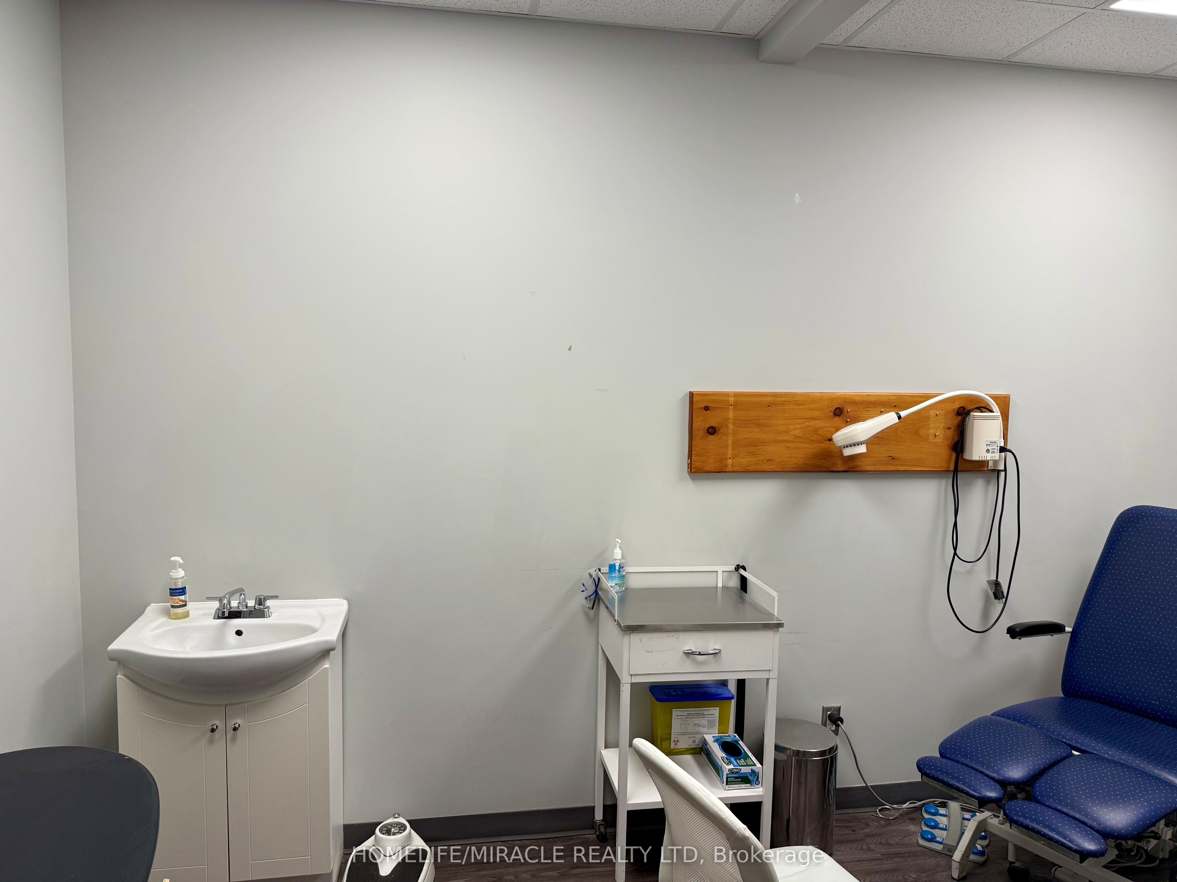 220 Main Street 1-3 Property Photo 3