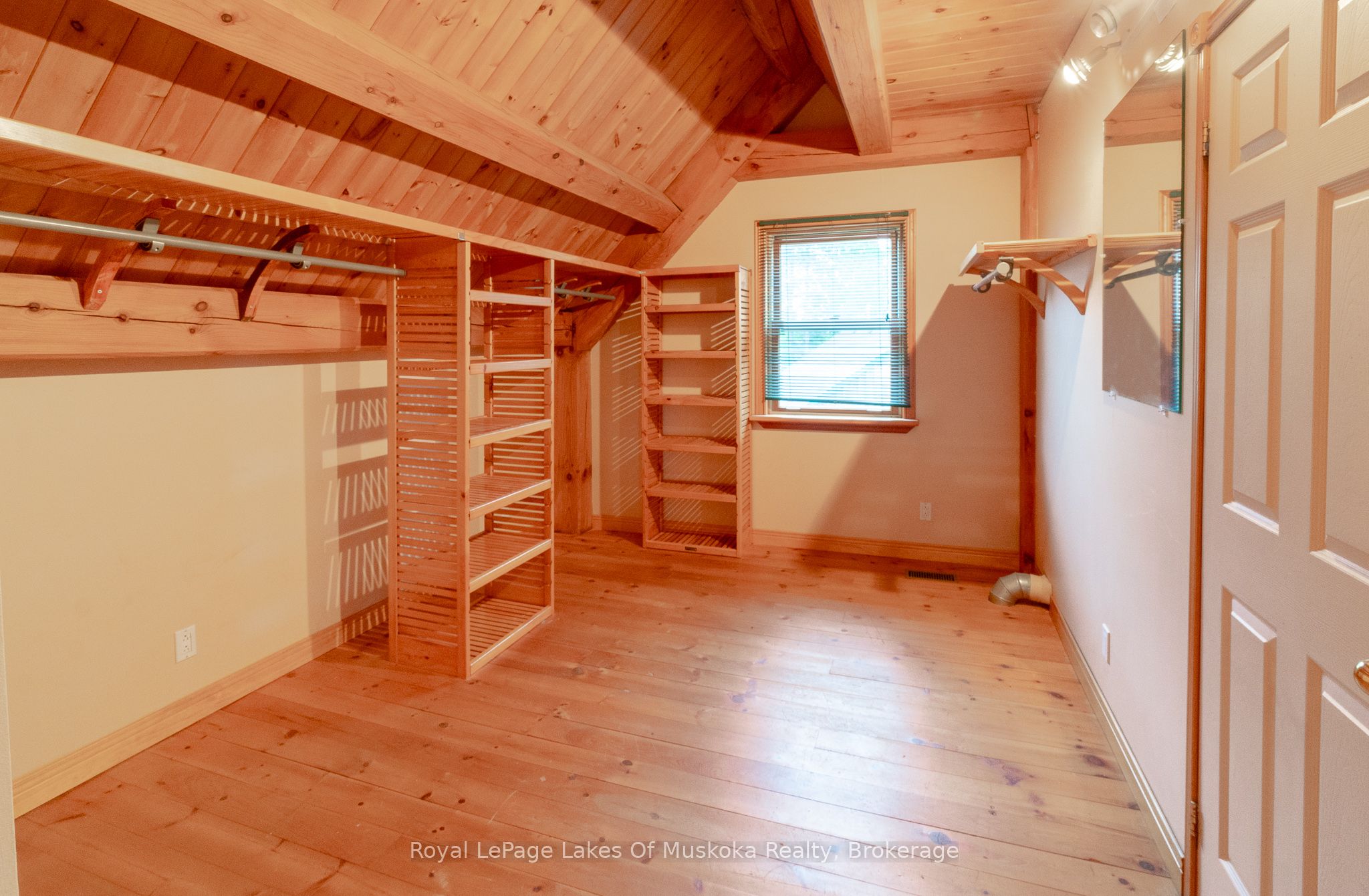 1280 Chiswick Line Property Photo 14