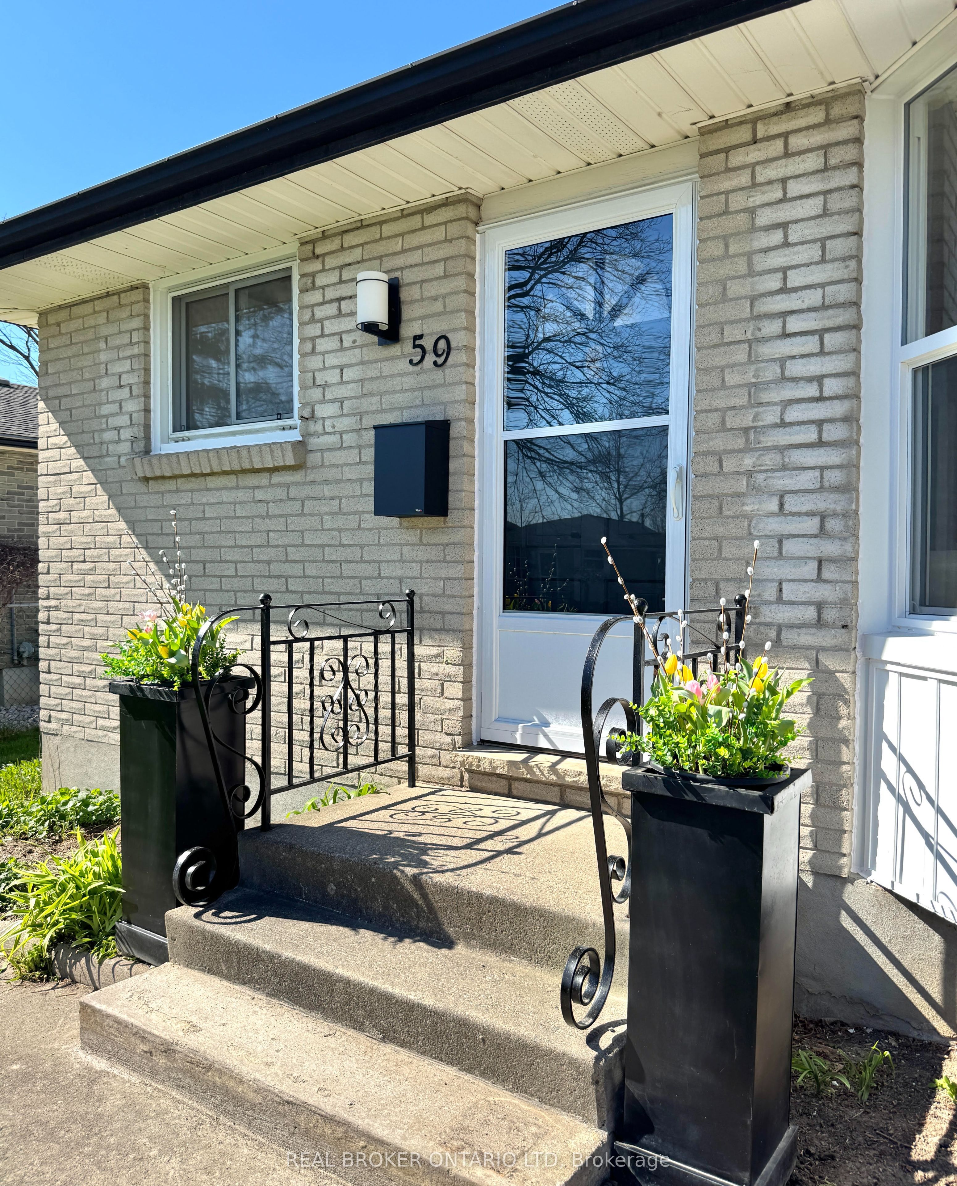 59 Surrey Crescent Property Photo