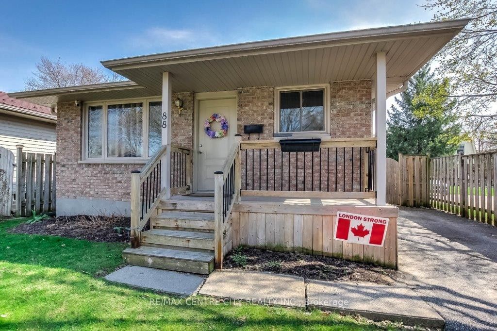 88 Stroud Crescent Property Photo
