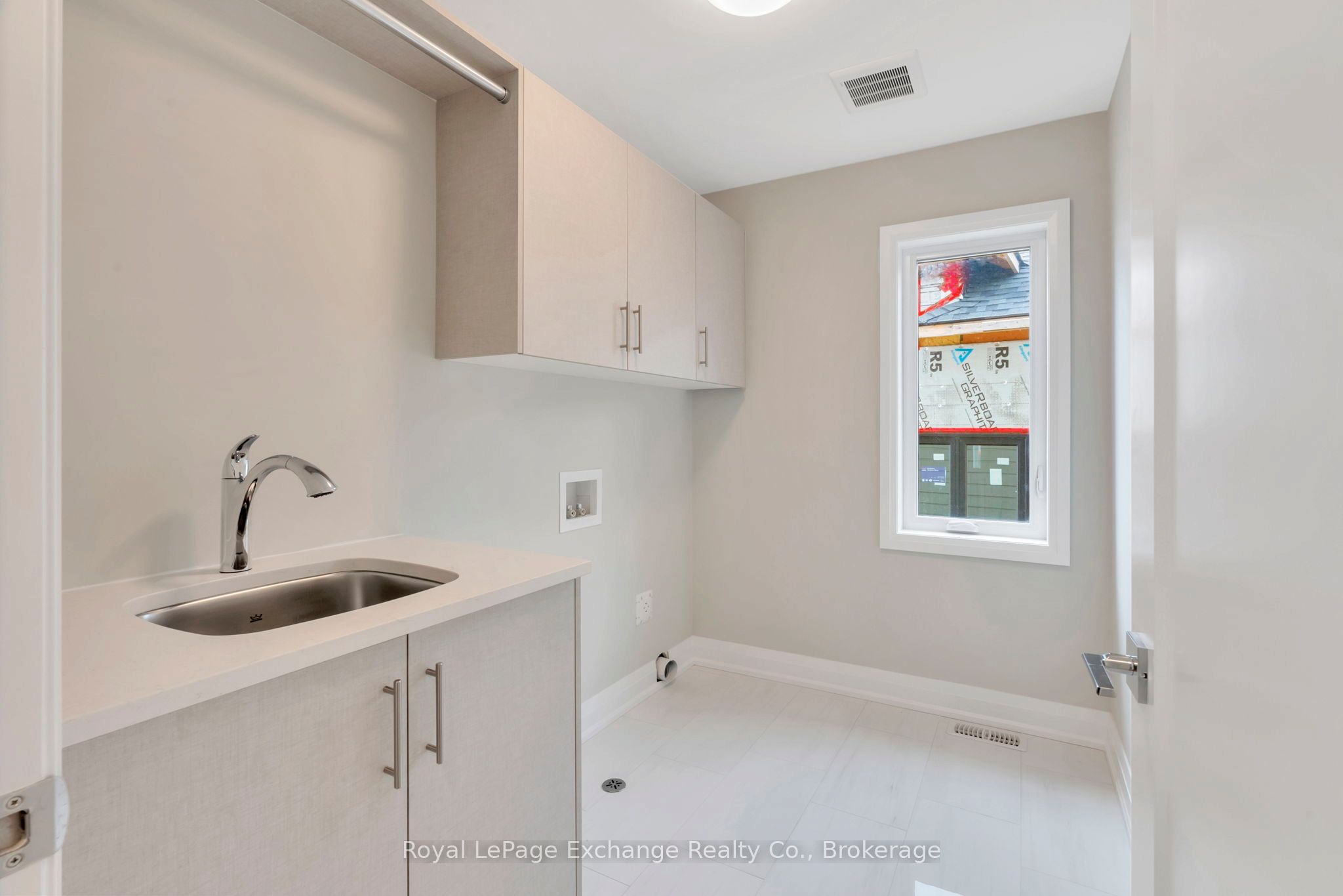 127 Inverness Street N Property Photo 24