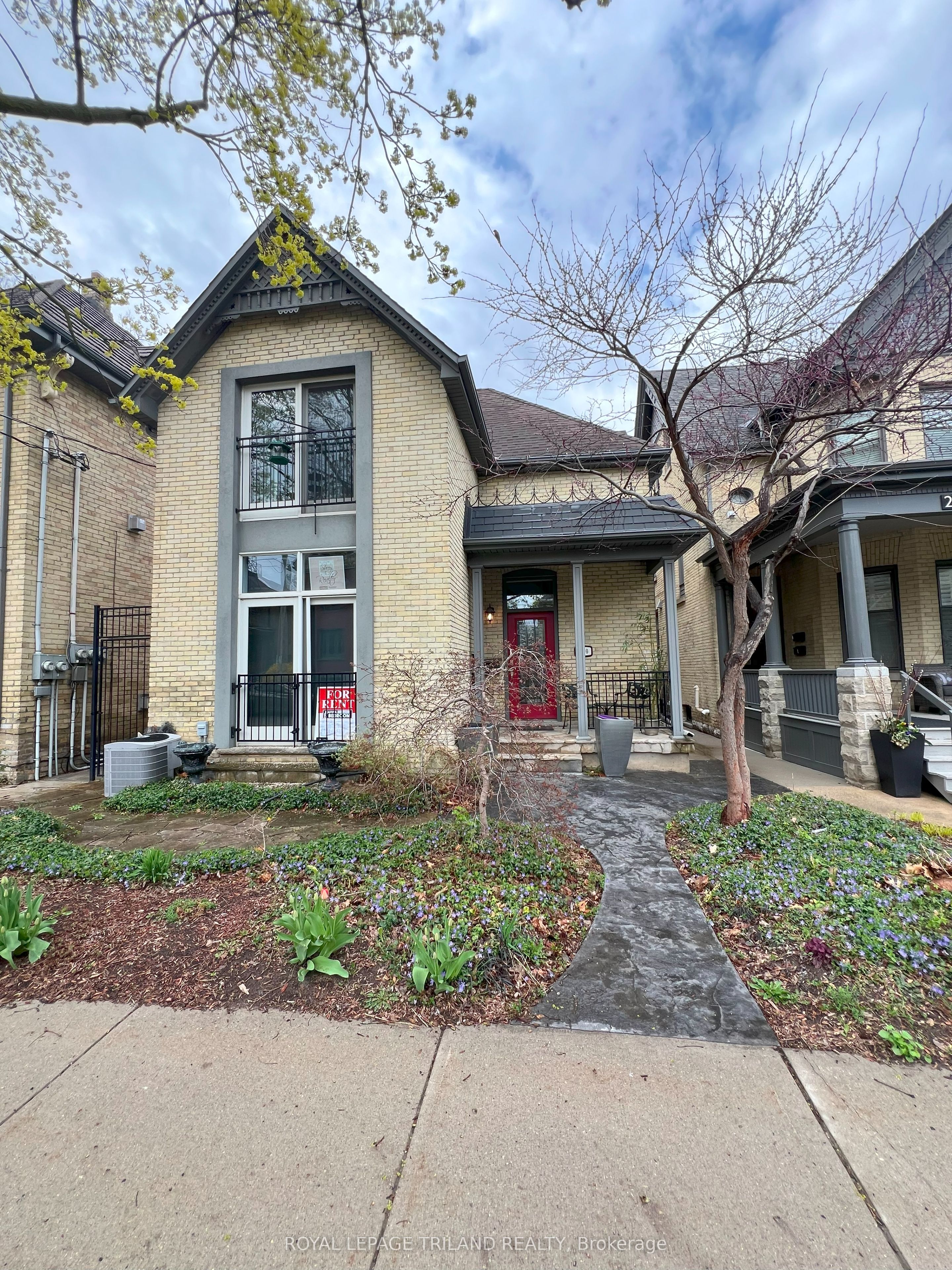 #lower - 290 Hyman Street Property Photo