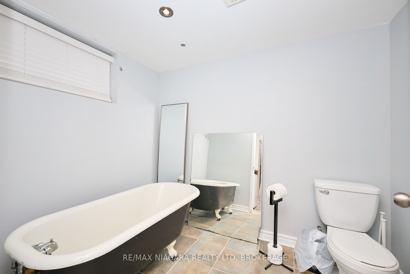 6933 Hagar Avenue Property Photo 17