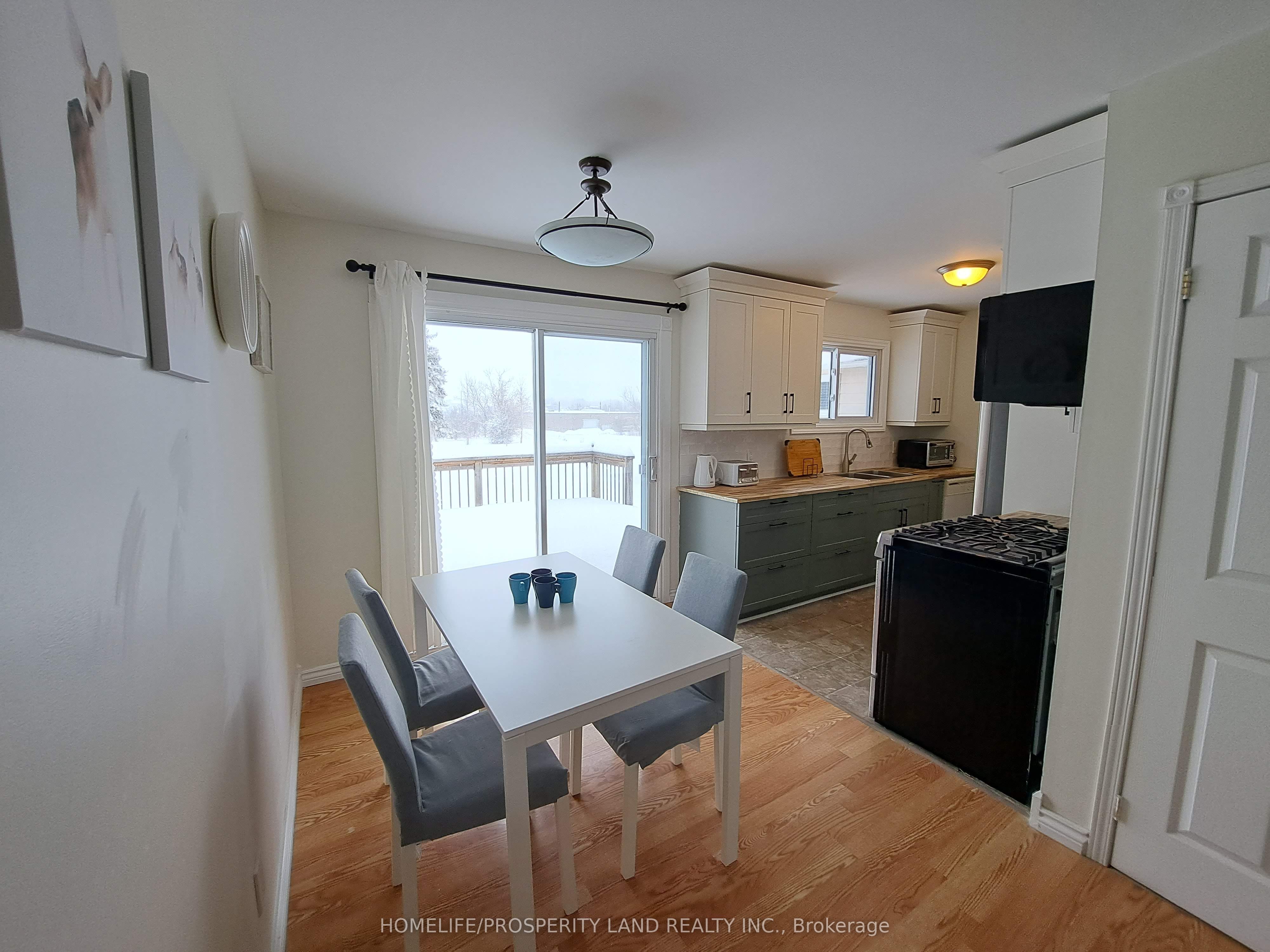 39 Bay Street W Property Photo 9