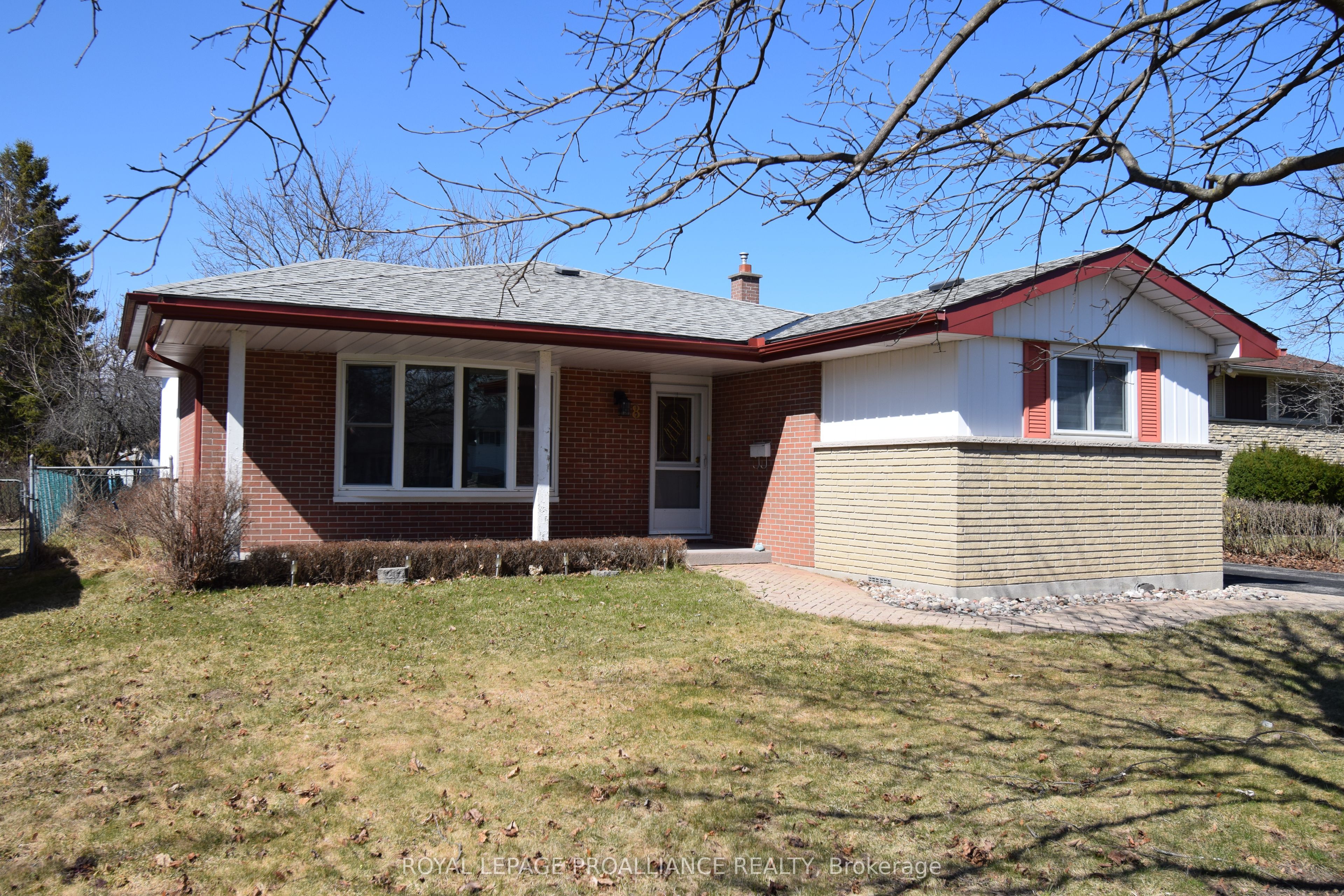 8 Walden Circle Property Photo 1