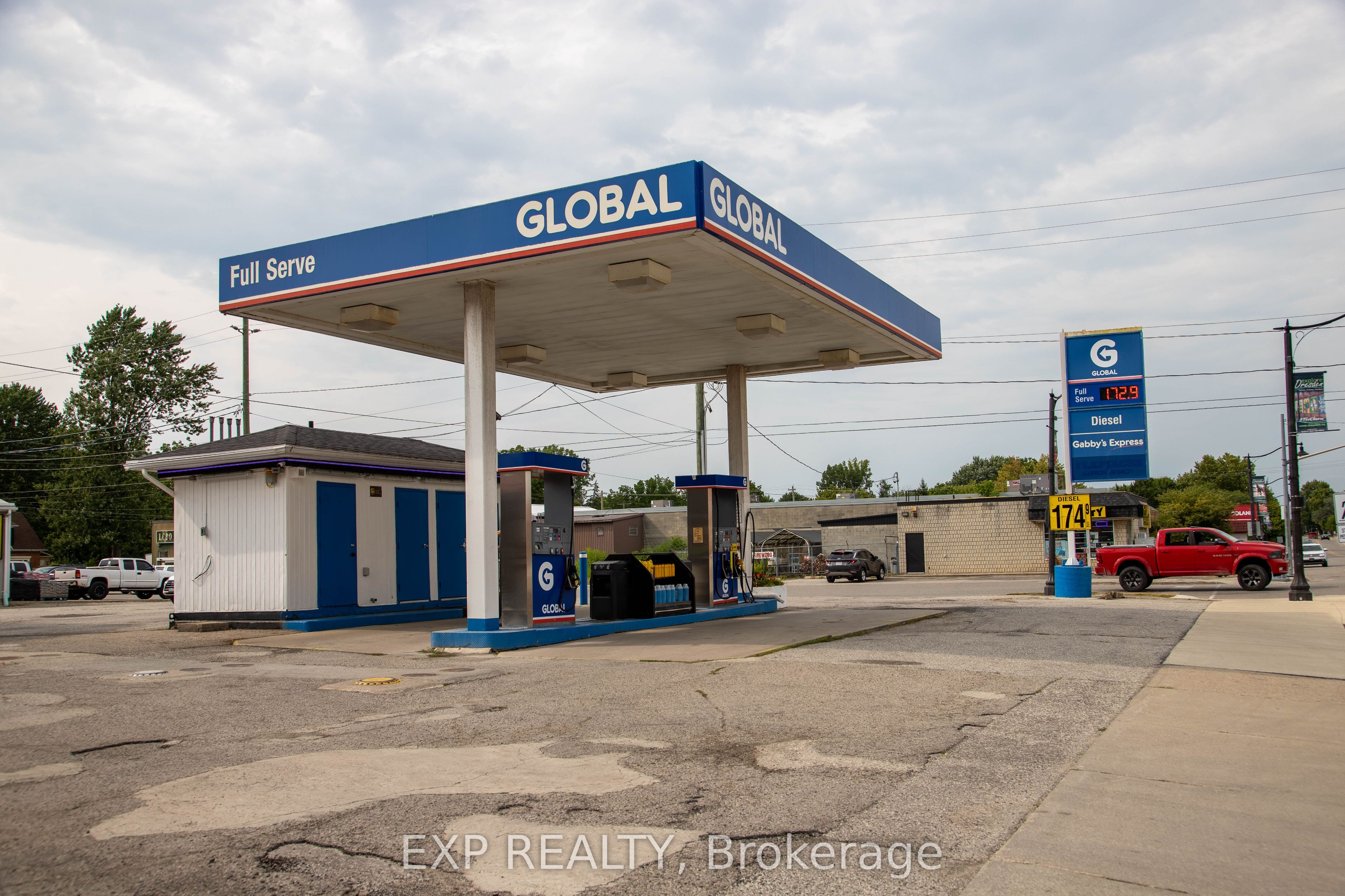 308 St. George Street Property Photo 4