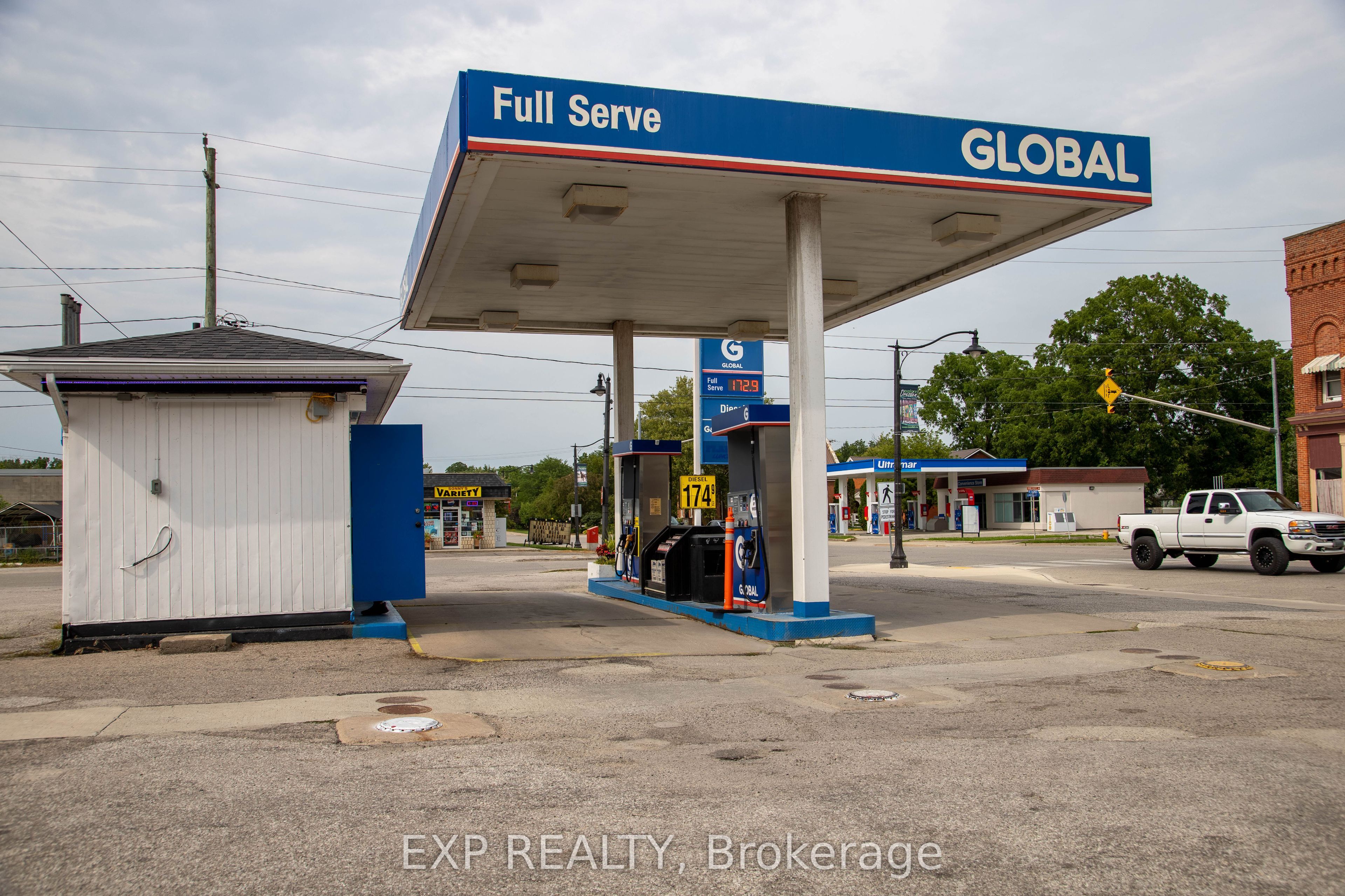 308 St. George Street Property Photo 5