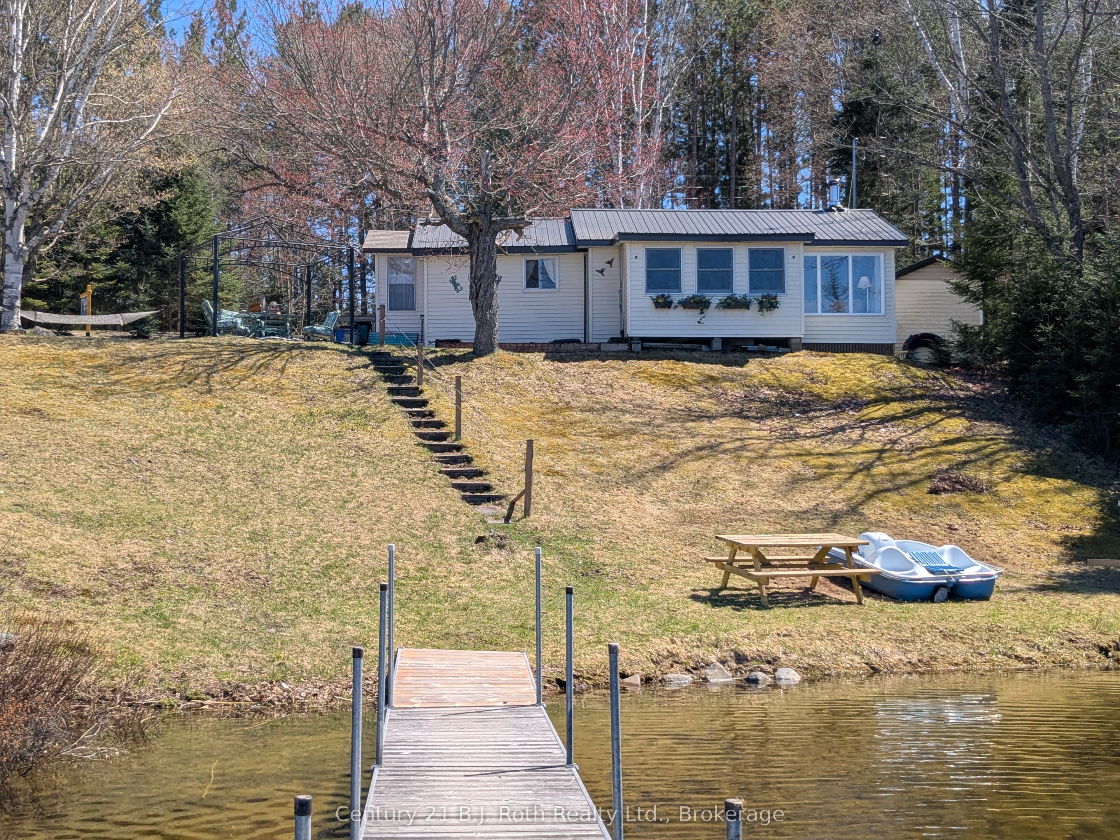 16 Machar Pt Property Photo 1