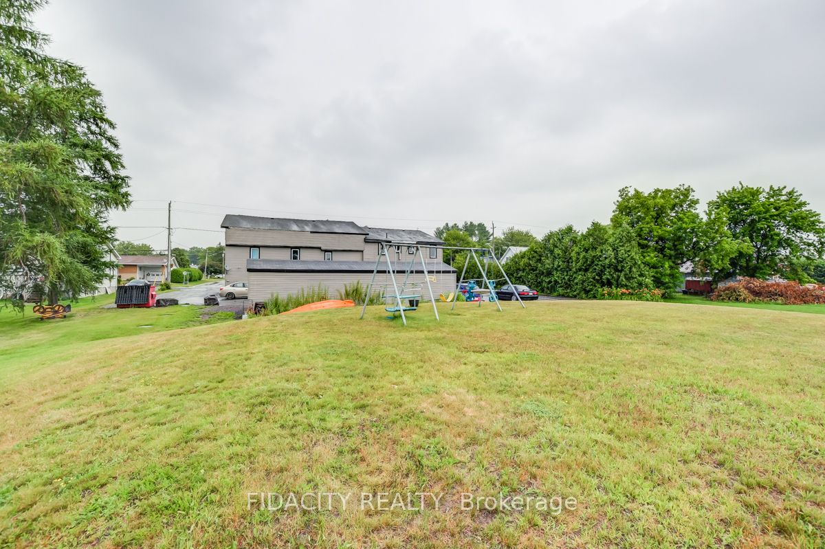 3874 Champlain Road Property Photo 6