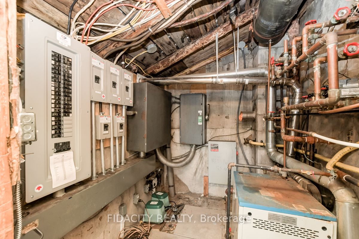 3874 Champlain Road Property Photo 9