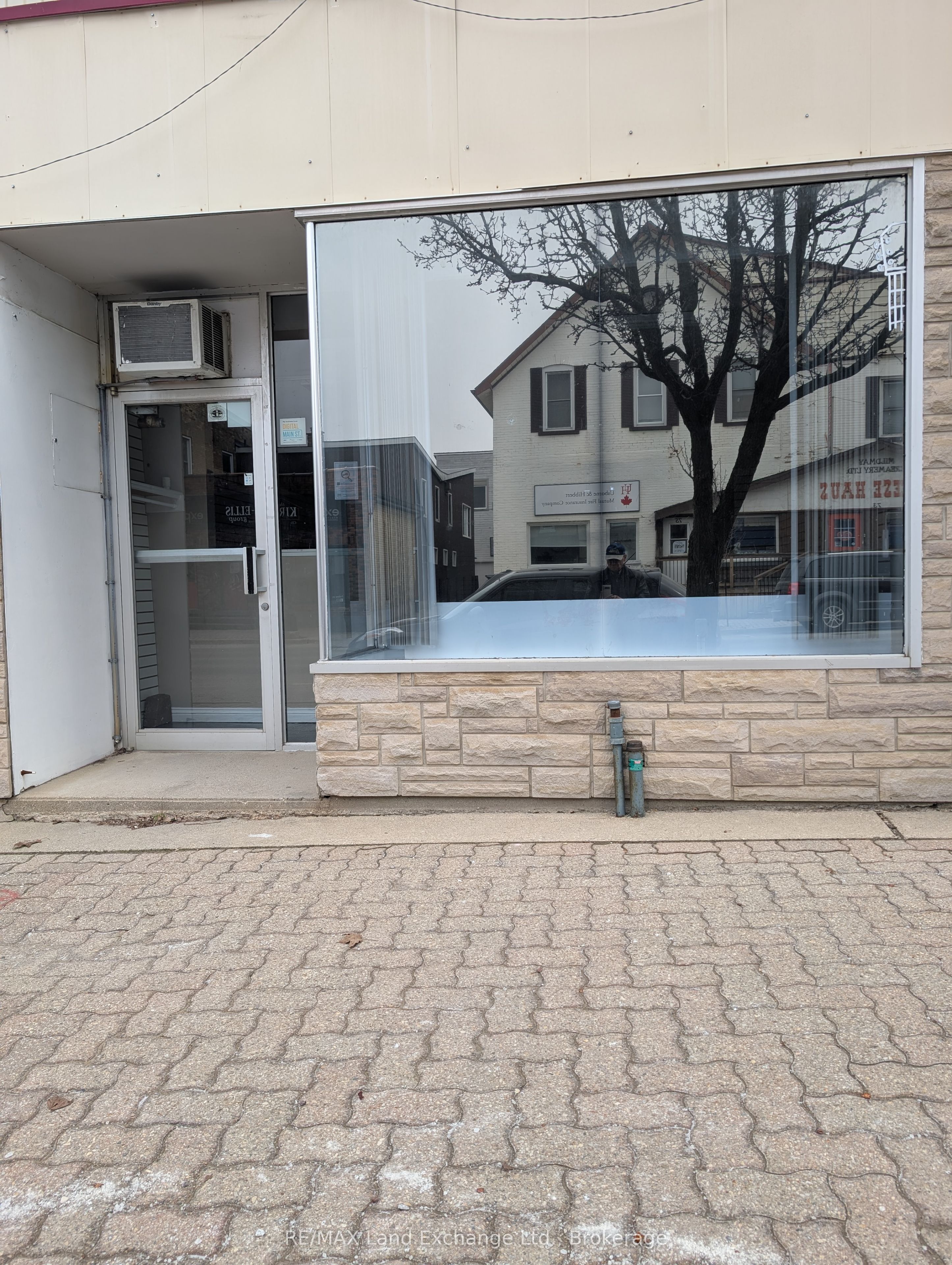 76 Elora Street Property Photo 1