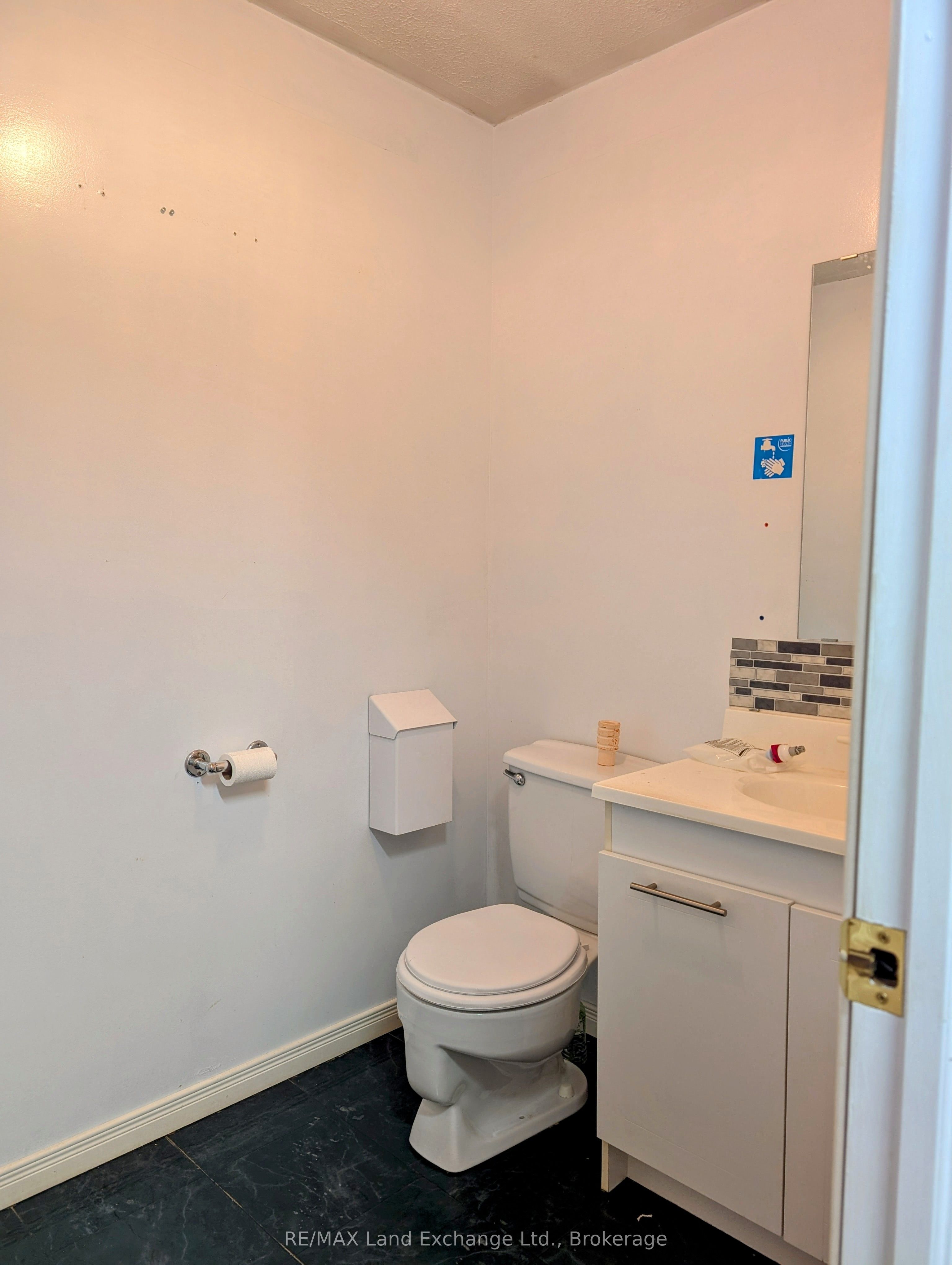 76 Elora Street Property Photo 4