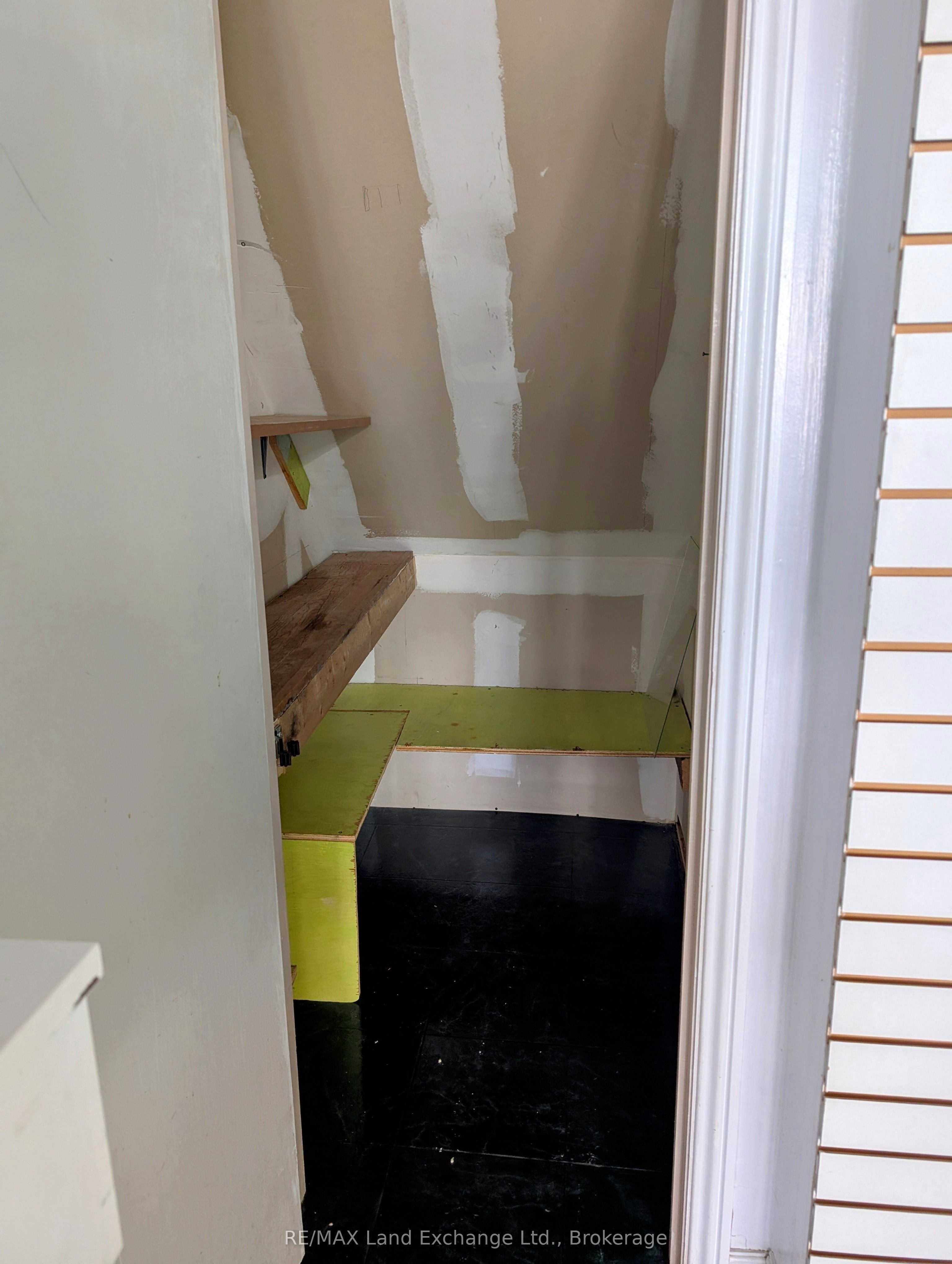 76 Elora Street Property Photo 5