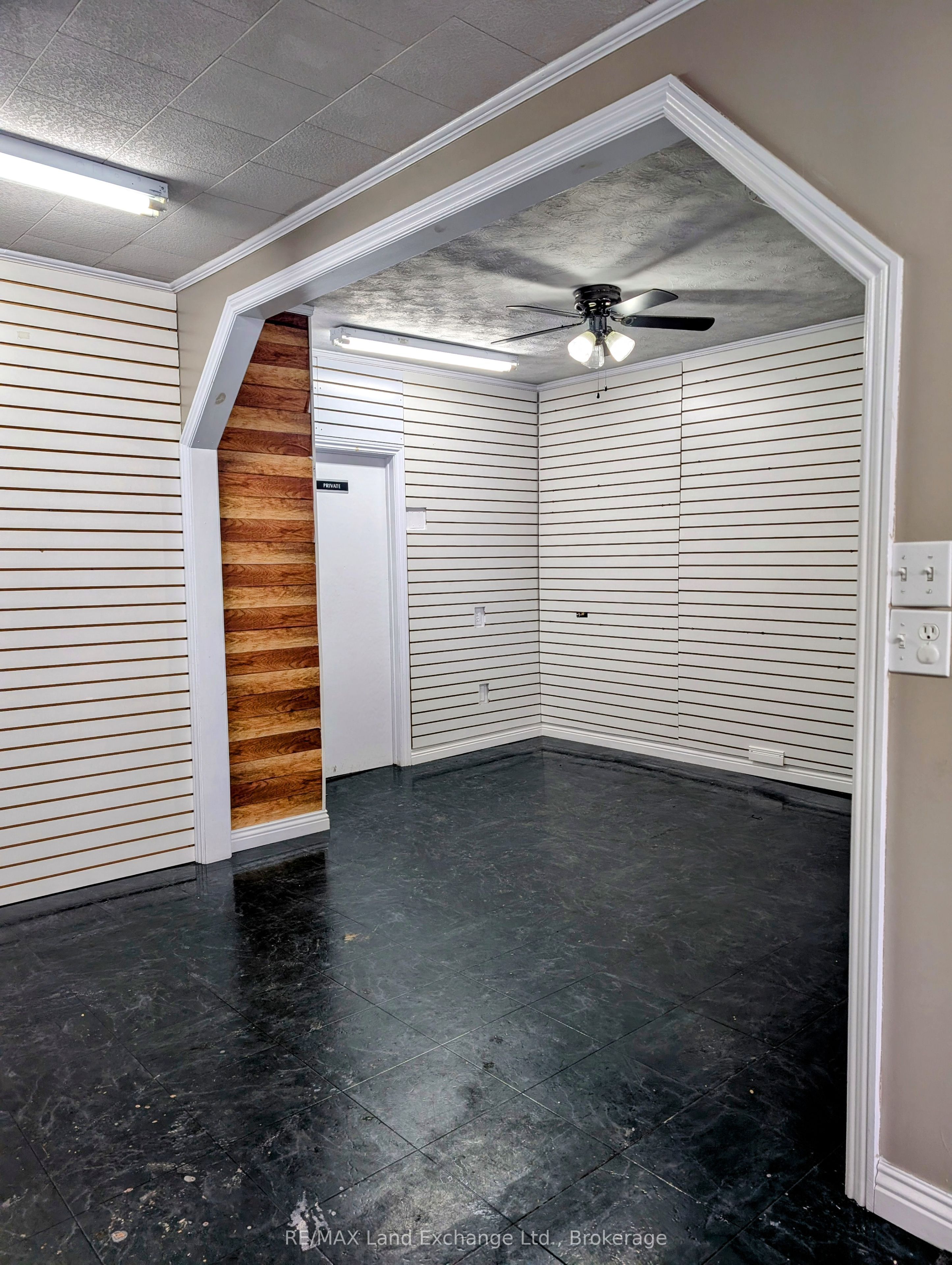 76 Elora Street Property Photo 6