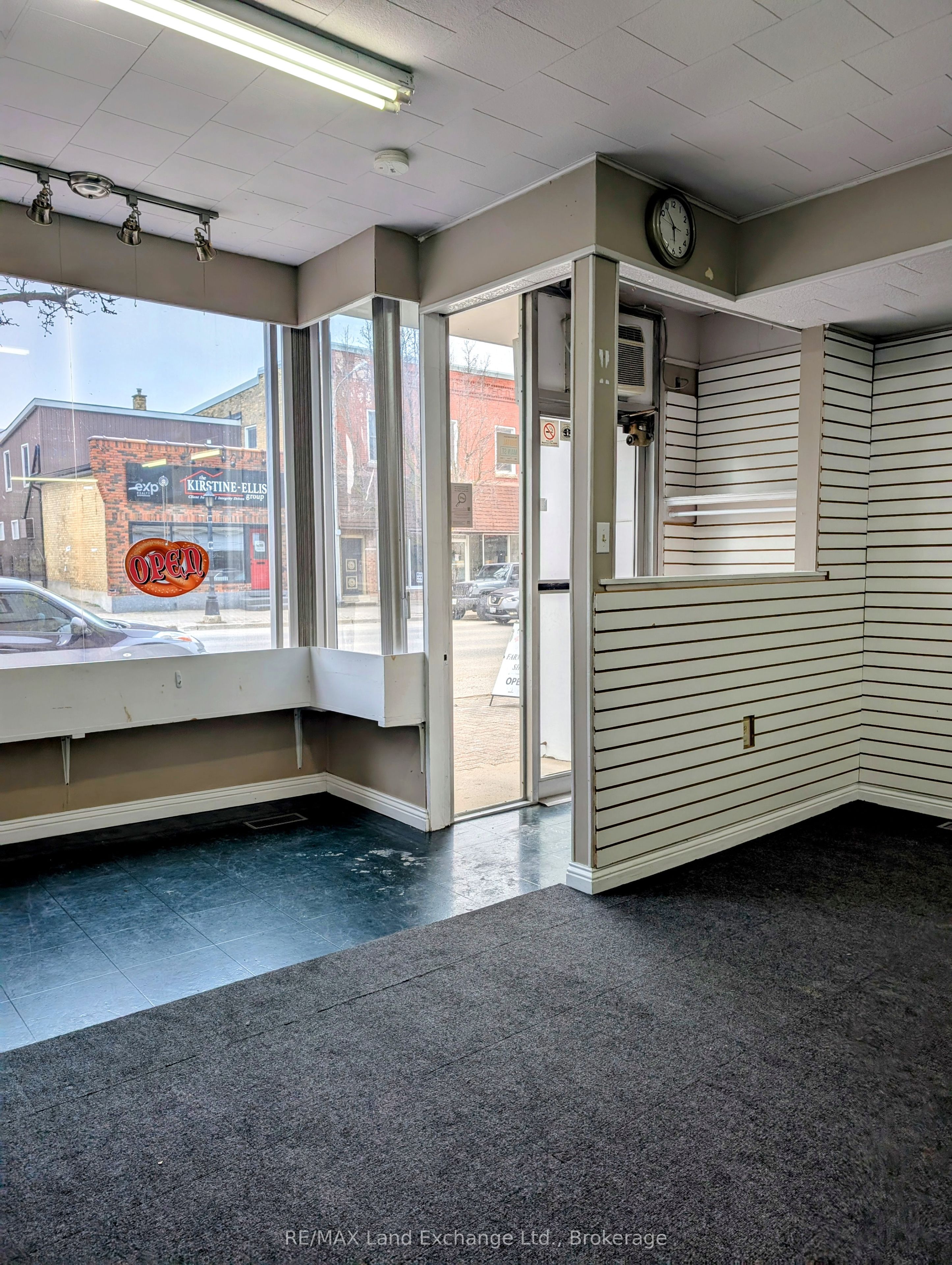 76 Elora Street Property Photo 9