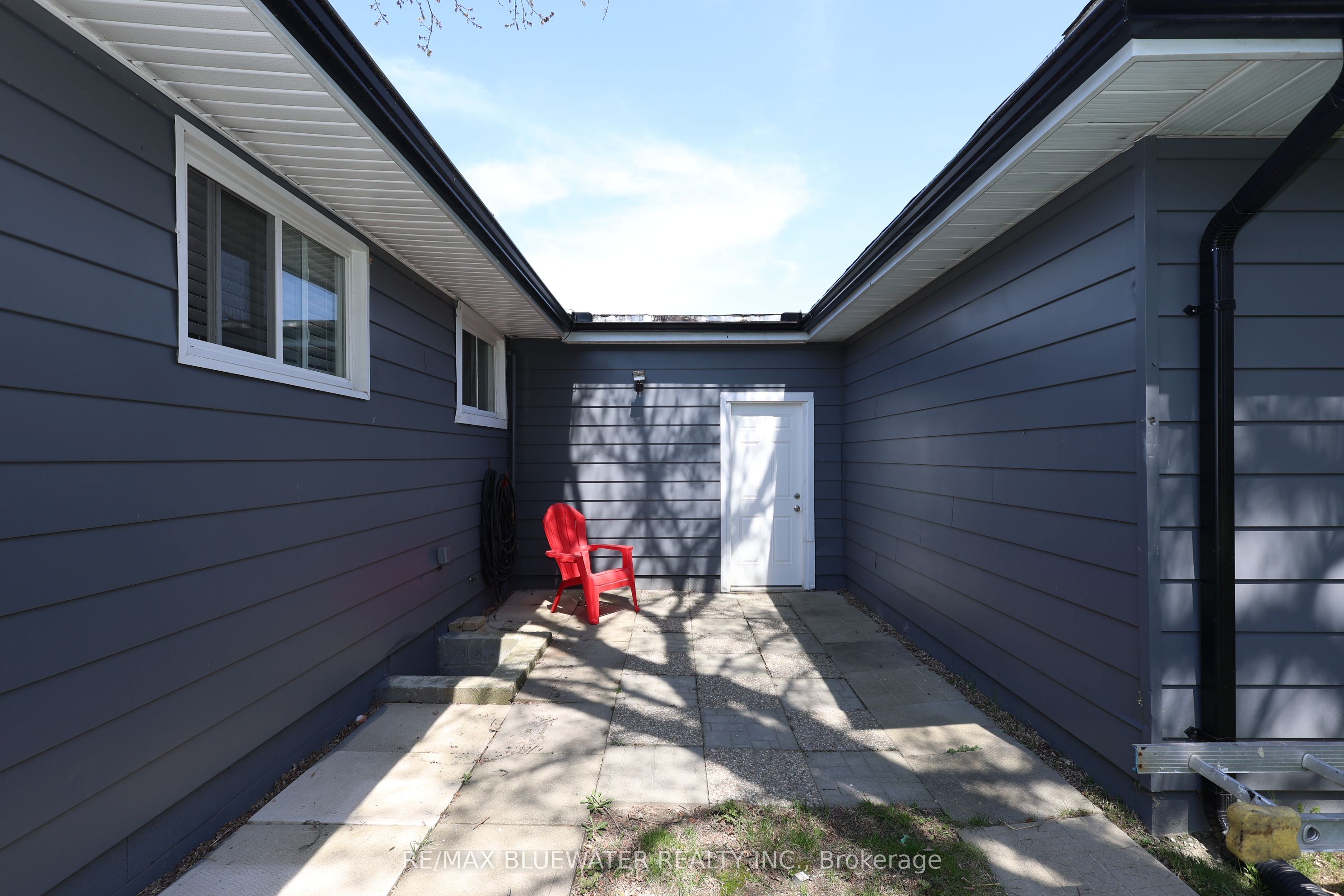 7597 Biddulph Street Property Photo 30