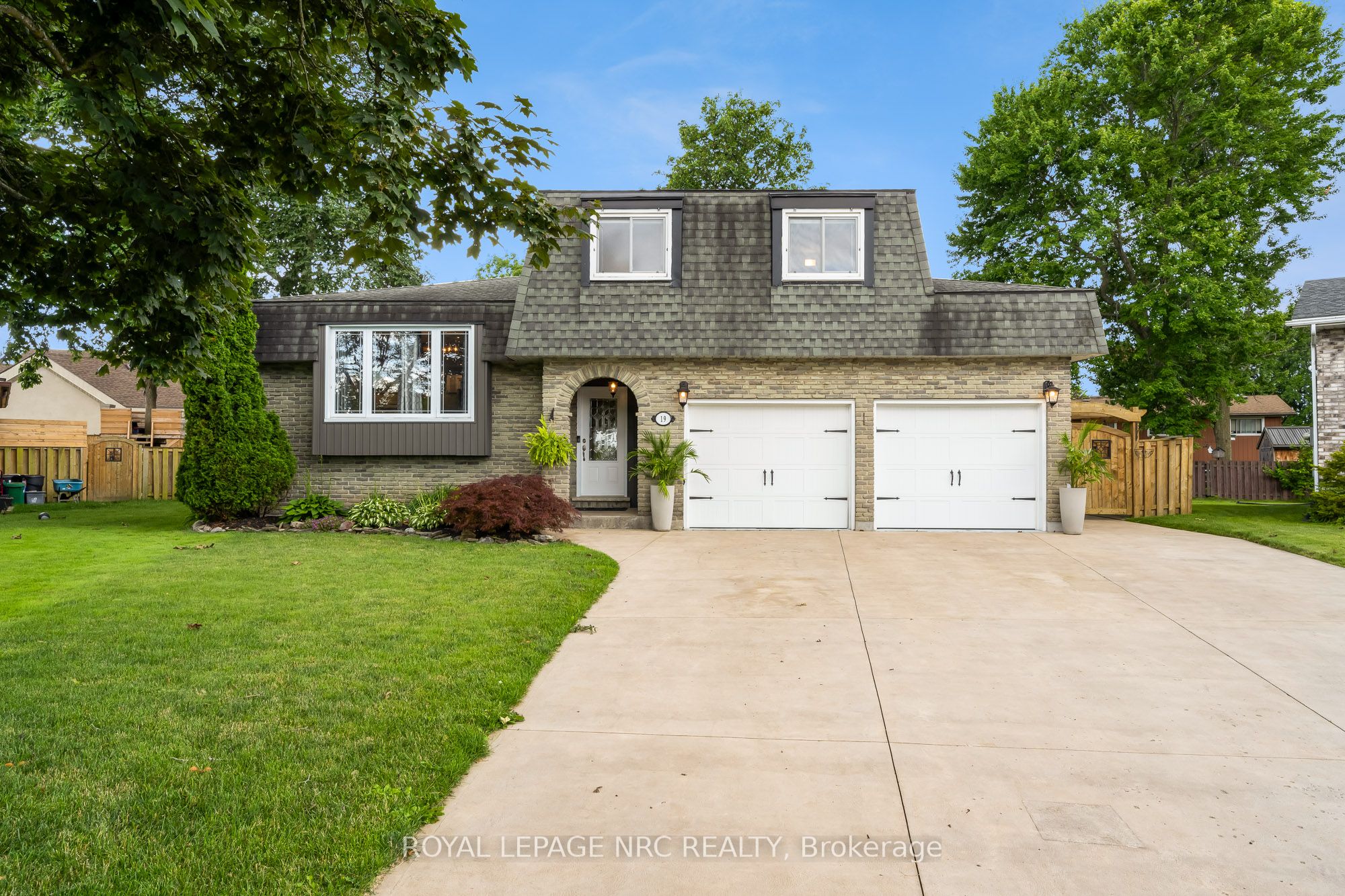 19 Little John Court Property Photo 2
