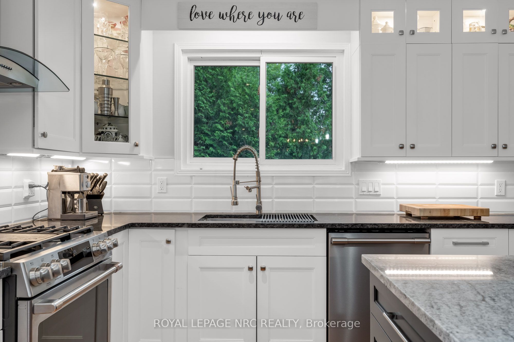19 Little John Court Property Photo 17