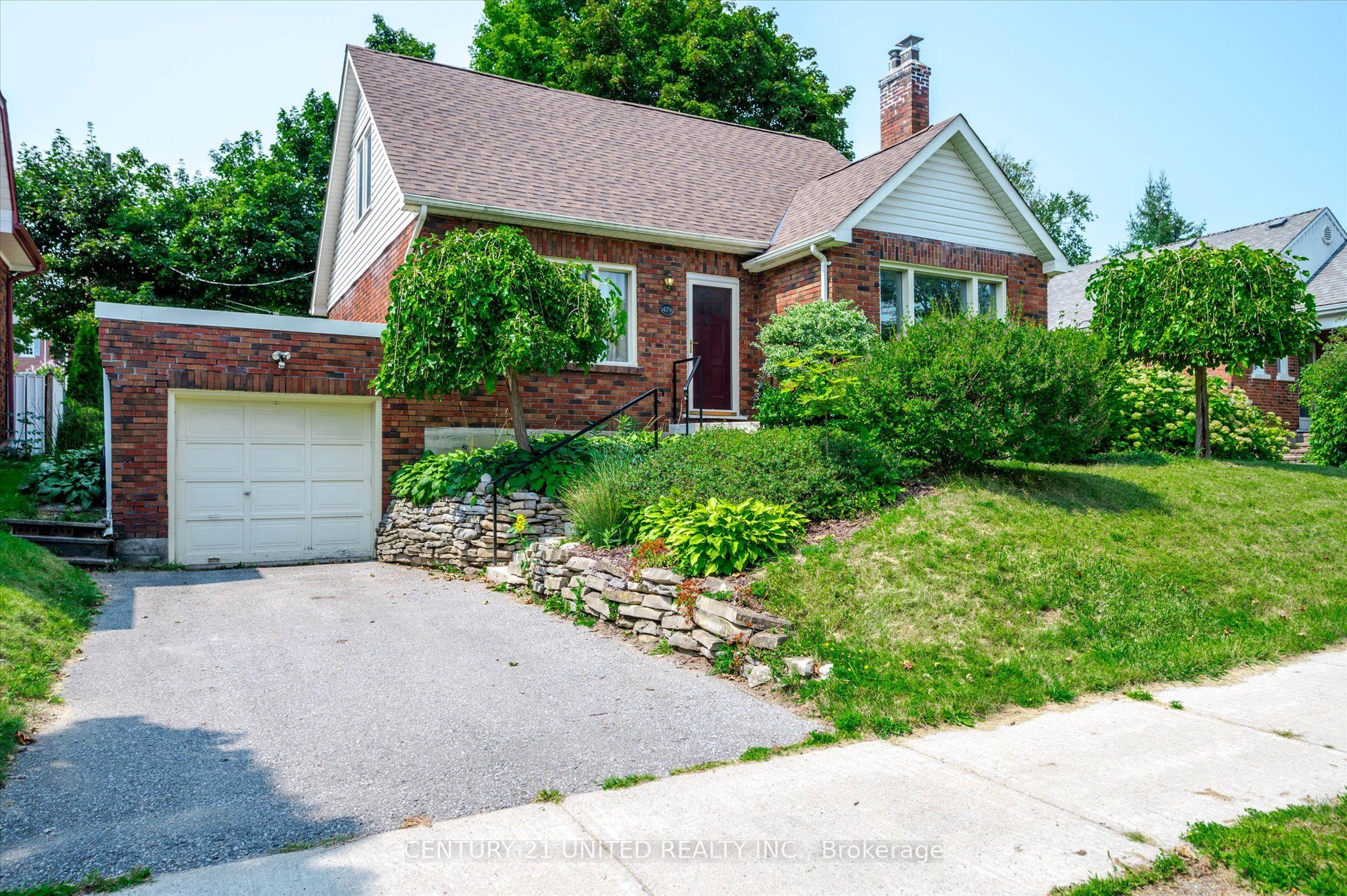 479 Albertus Avenue Property Photo