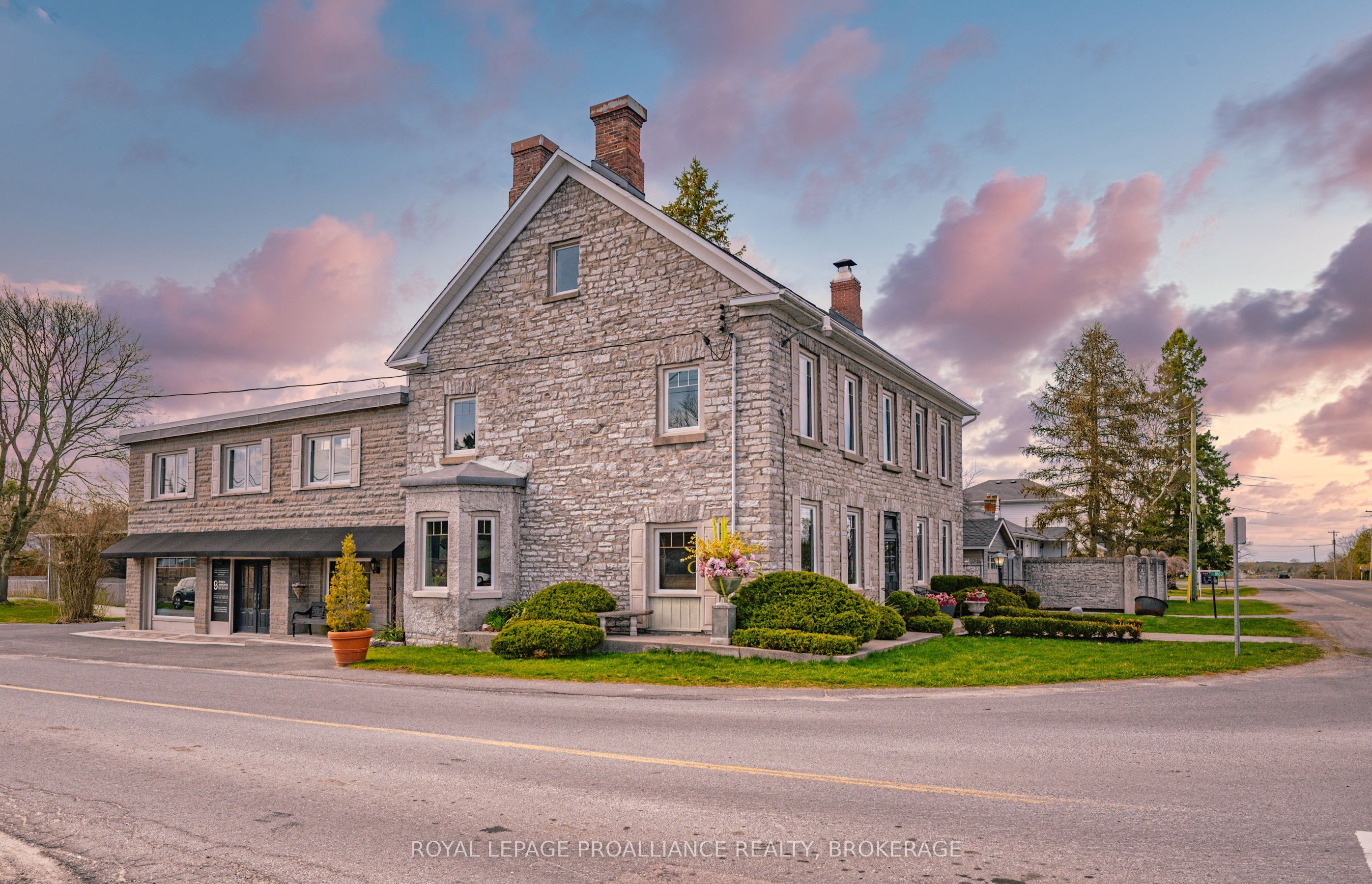 1863 Sydenham Road Property Photo 1