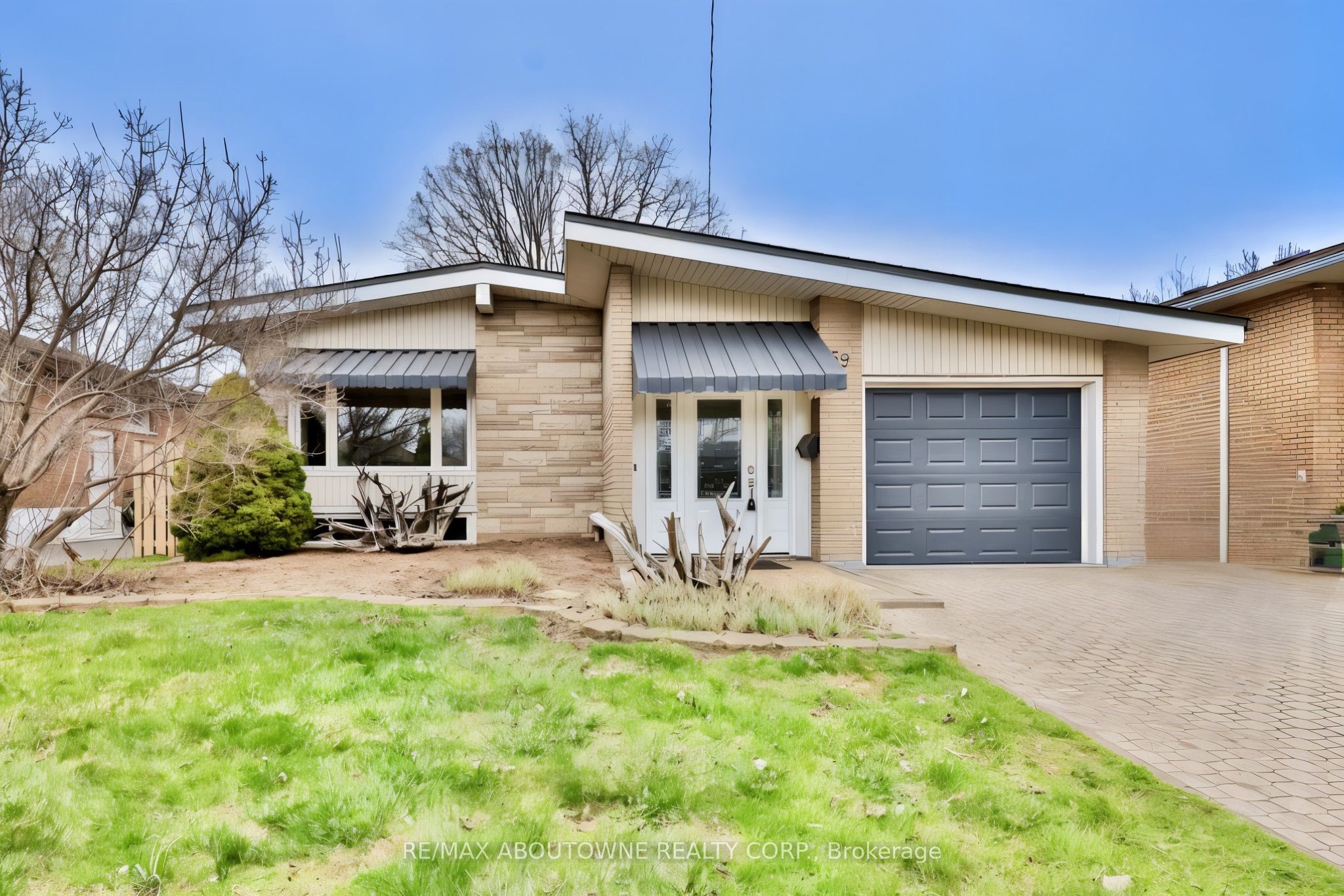 59 Purdy Crescent Property Photo 1