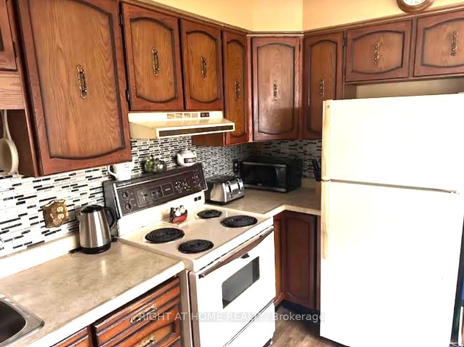 69 Victoria Avenue N Property Photo 1