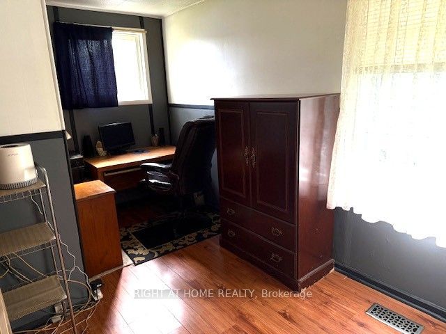 69 Victoria Avenue N Property Photo 3