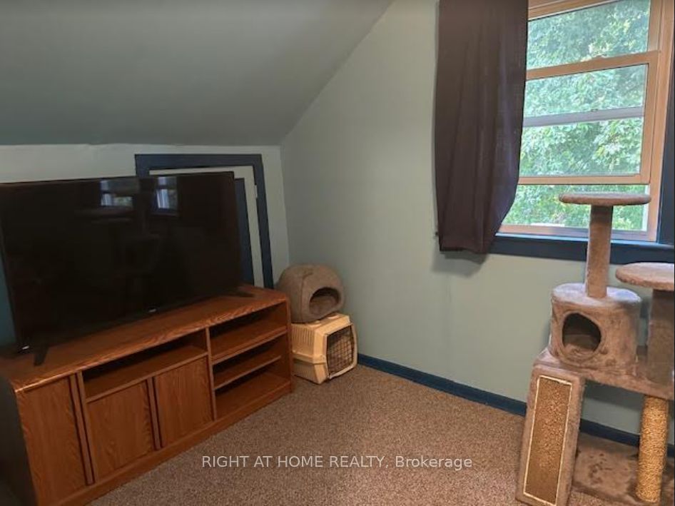 69 Victoria Avenue N Property Photo 4