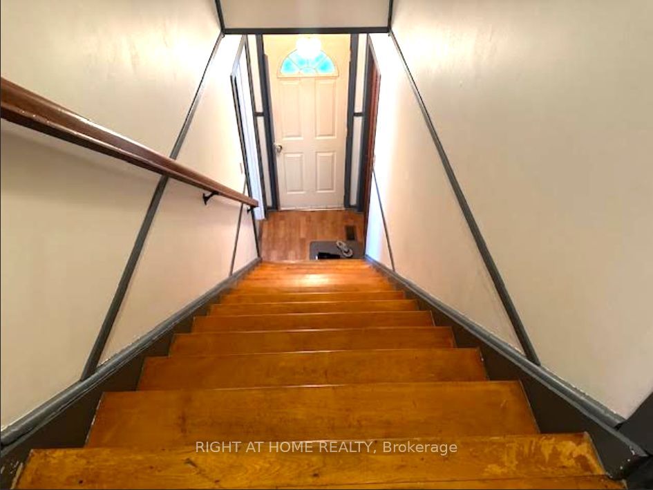69 Victoria Avenue N Property Photo 9