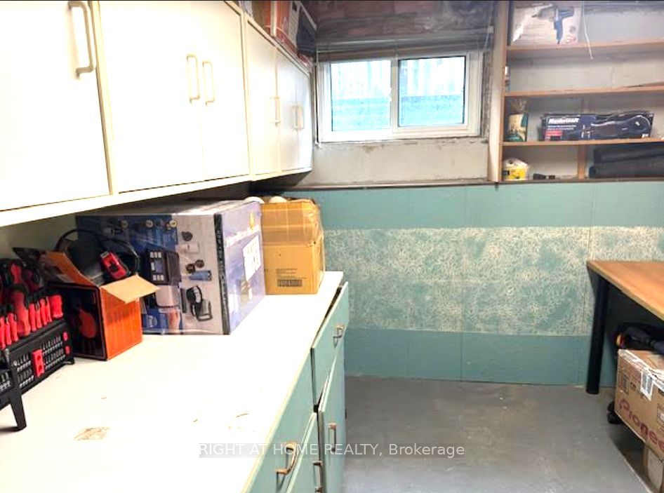 69 Victoria Avenue N Property Photo 10